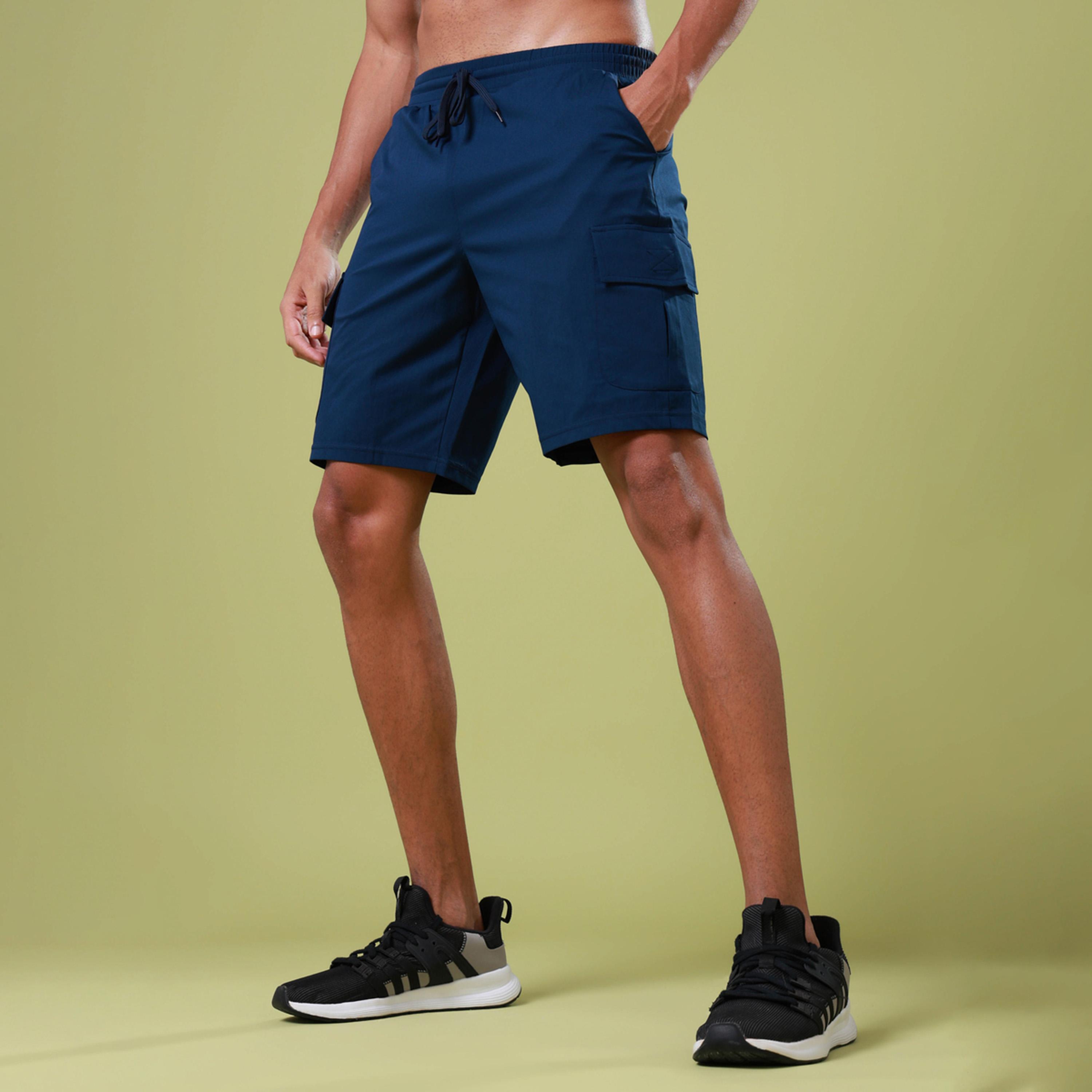 تكنو سبورت × ستايلي - شورت رياضي رجالي ضيق مع تس فليكسي-men-clothing-sportswearandactivewear-bottoms-shorts-image-3