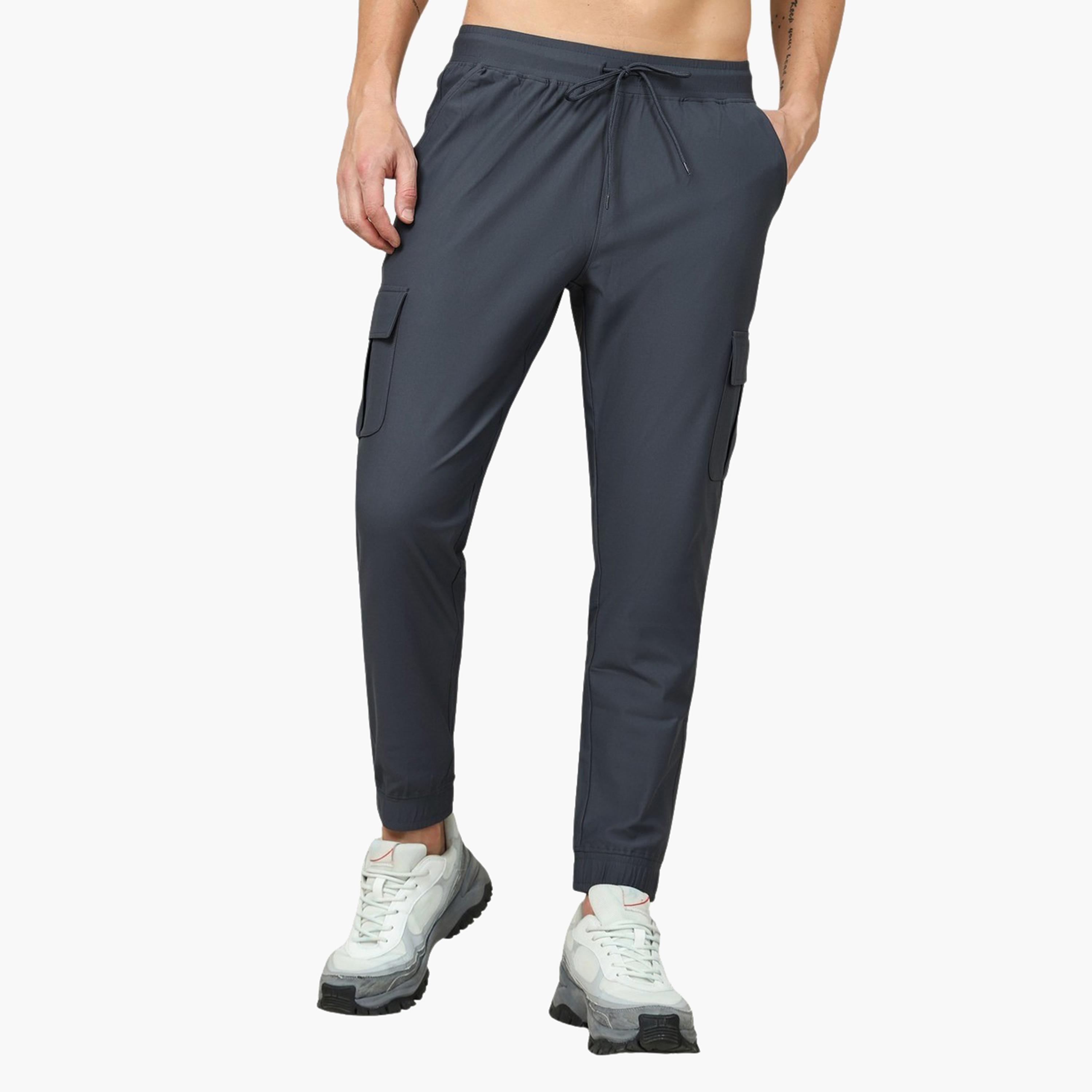 تكنوسبورت × ستايلي - بنطال كارغو رجالي بقصّة ضيقة وقماش ديوراكول بلس-men-clothing-sportswearandactivewear-bottoms-joggers-image-4
