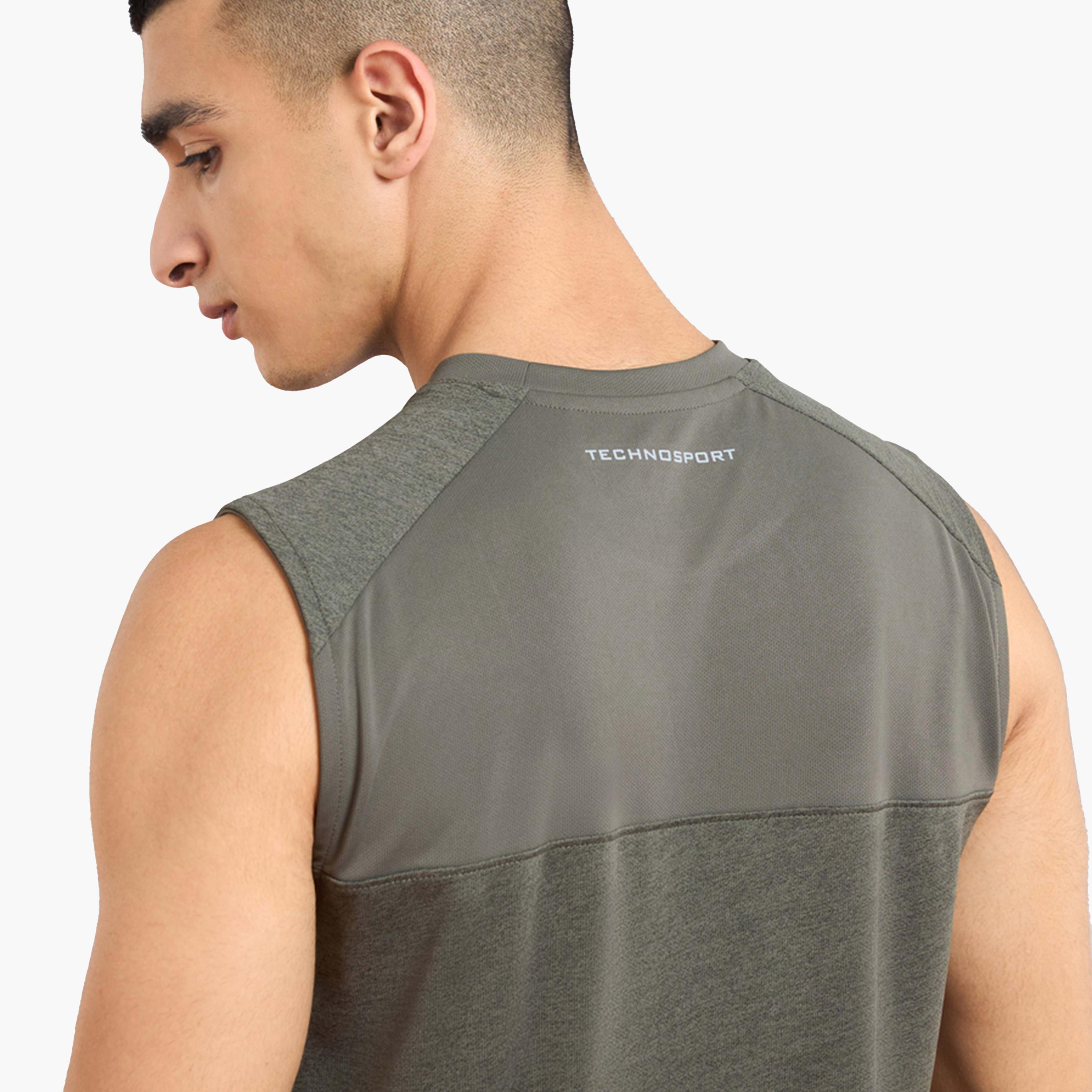 تيكنو سبورت × ستايلي-  تي شيرت رجالي سادة قصّة سليم مع طباعة شعار-men-clothing-sportswearandactivewear-tshirtsandpolos-image-3