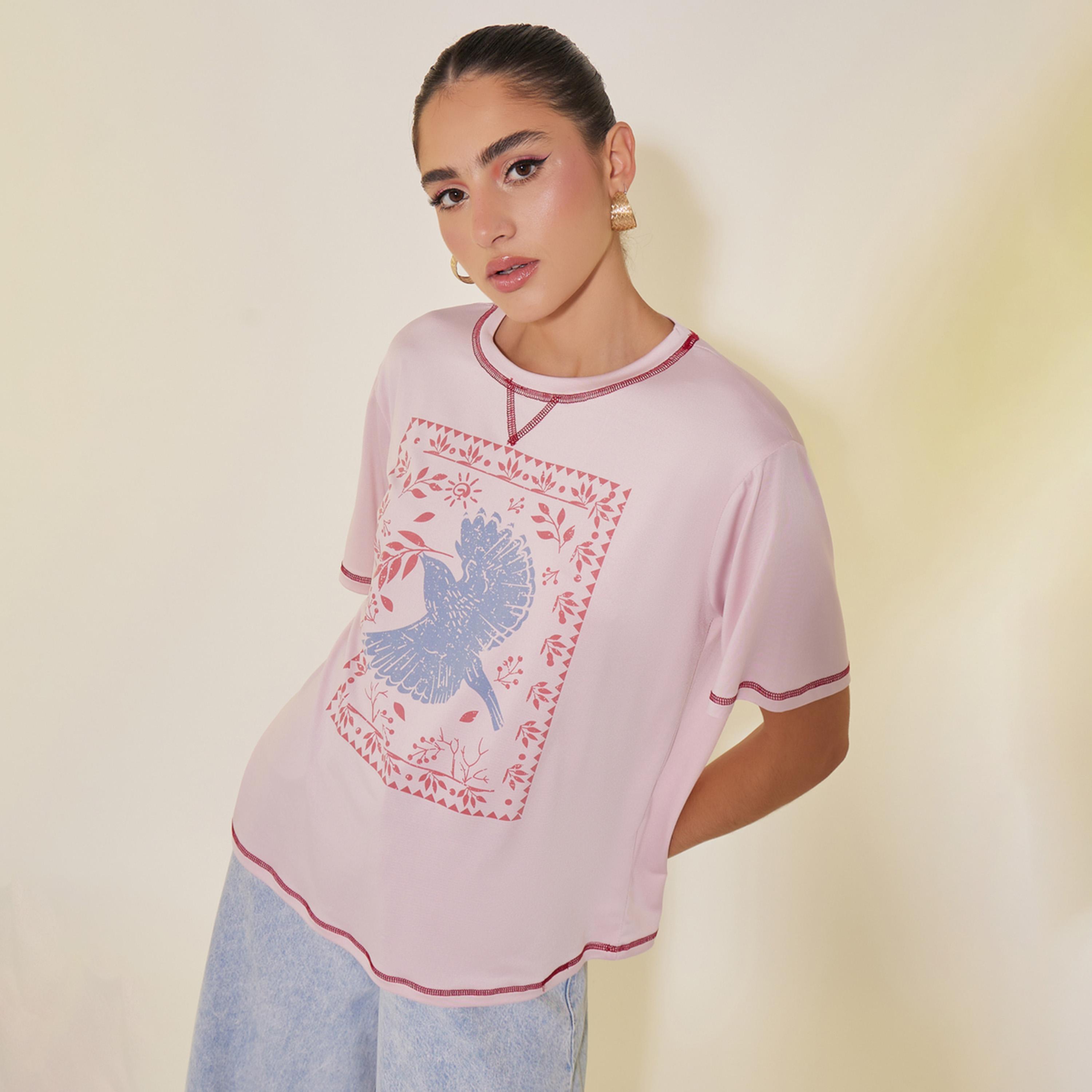 تيشيرت بطبعة جرافيك وياقة دائرية-women-clothing-tshirts-image-1