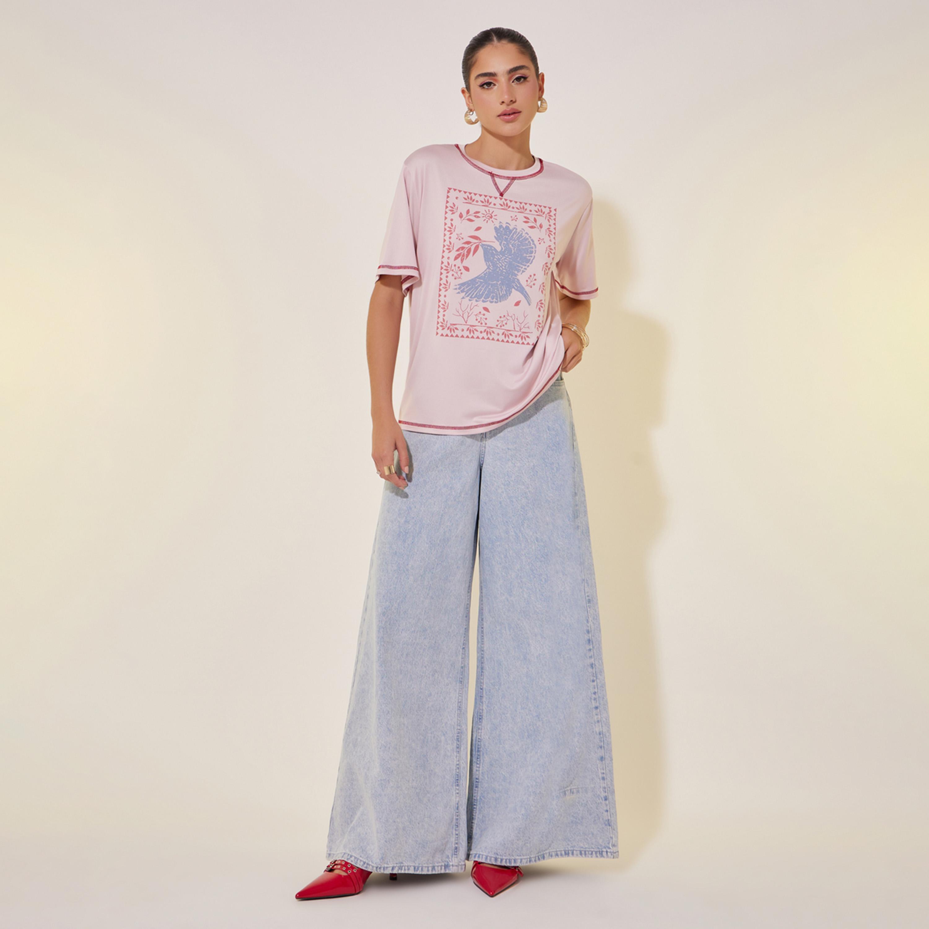 تيشيرت بطبعة جرافيك وياقة دائرية-women-clothing-tshirts-image-2