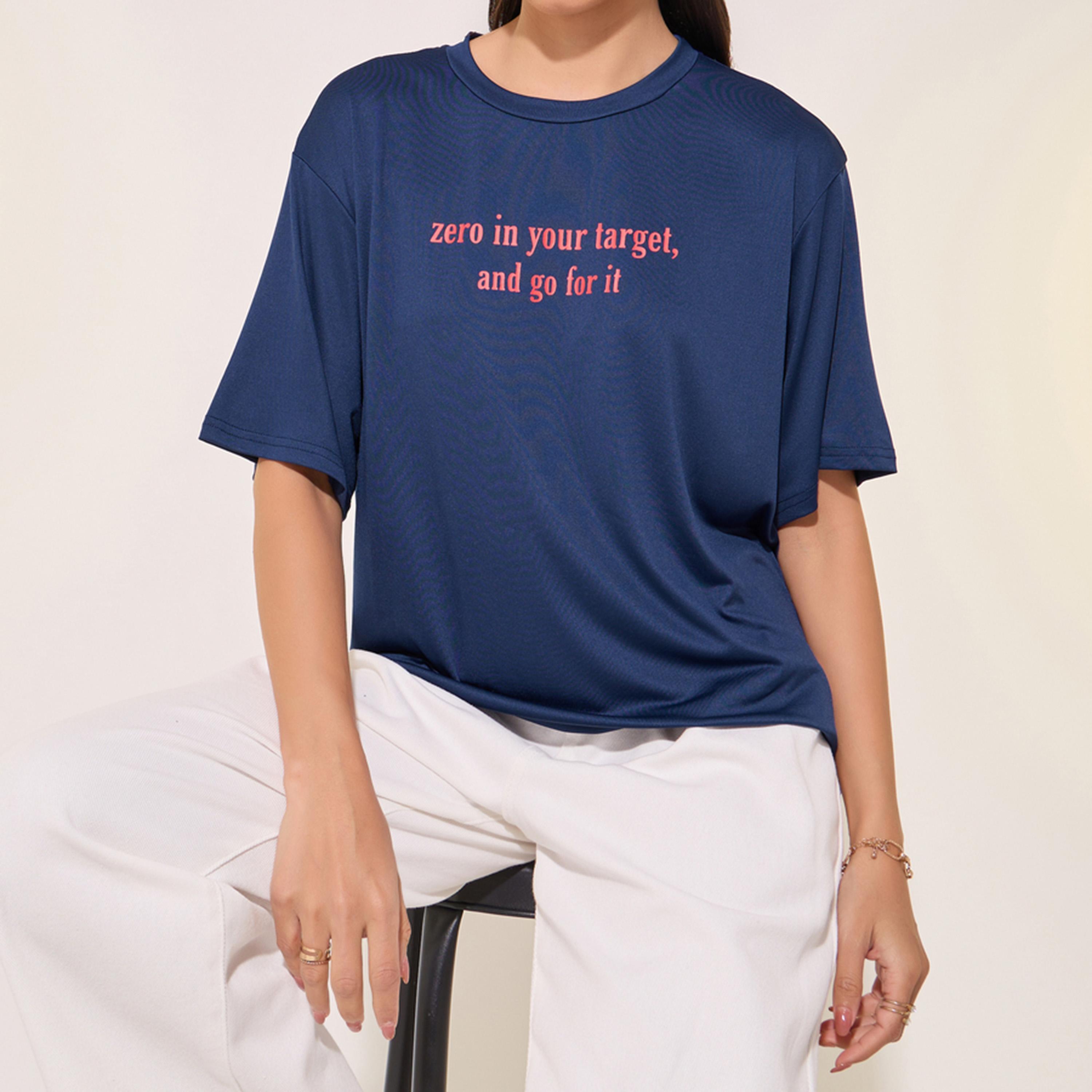 تيشيرت فضفاض بطبعة كتابة مع ياقة دائرية-women-clothing-tshirts-image-1