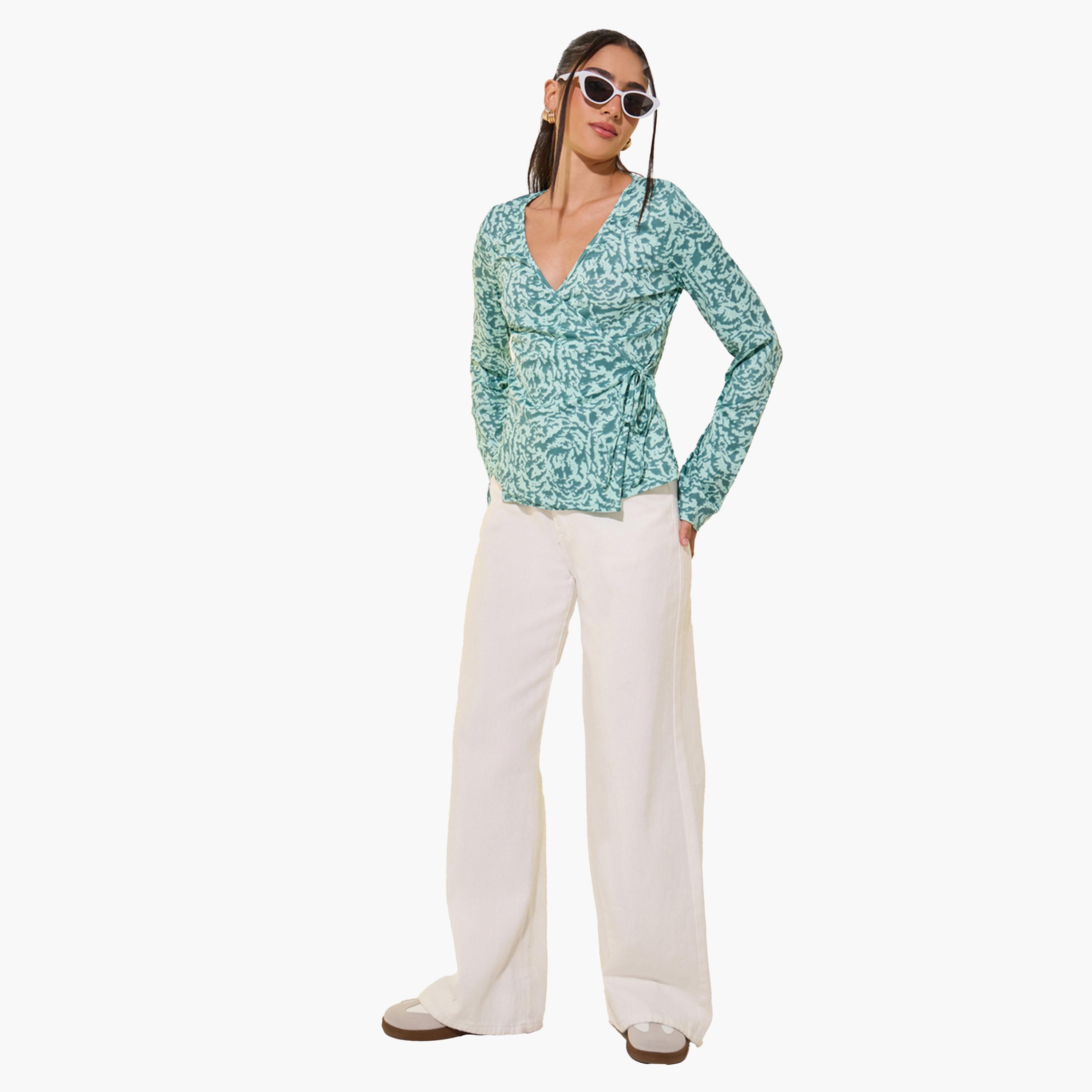بلوزة مطبعة بزهور ونمط لف-women-clothing-shirtsandblouses-blouses-image-1