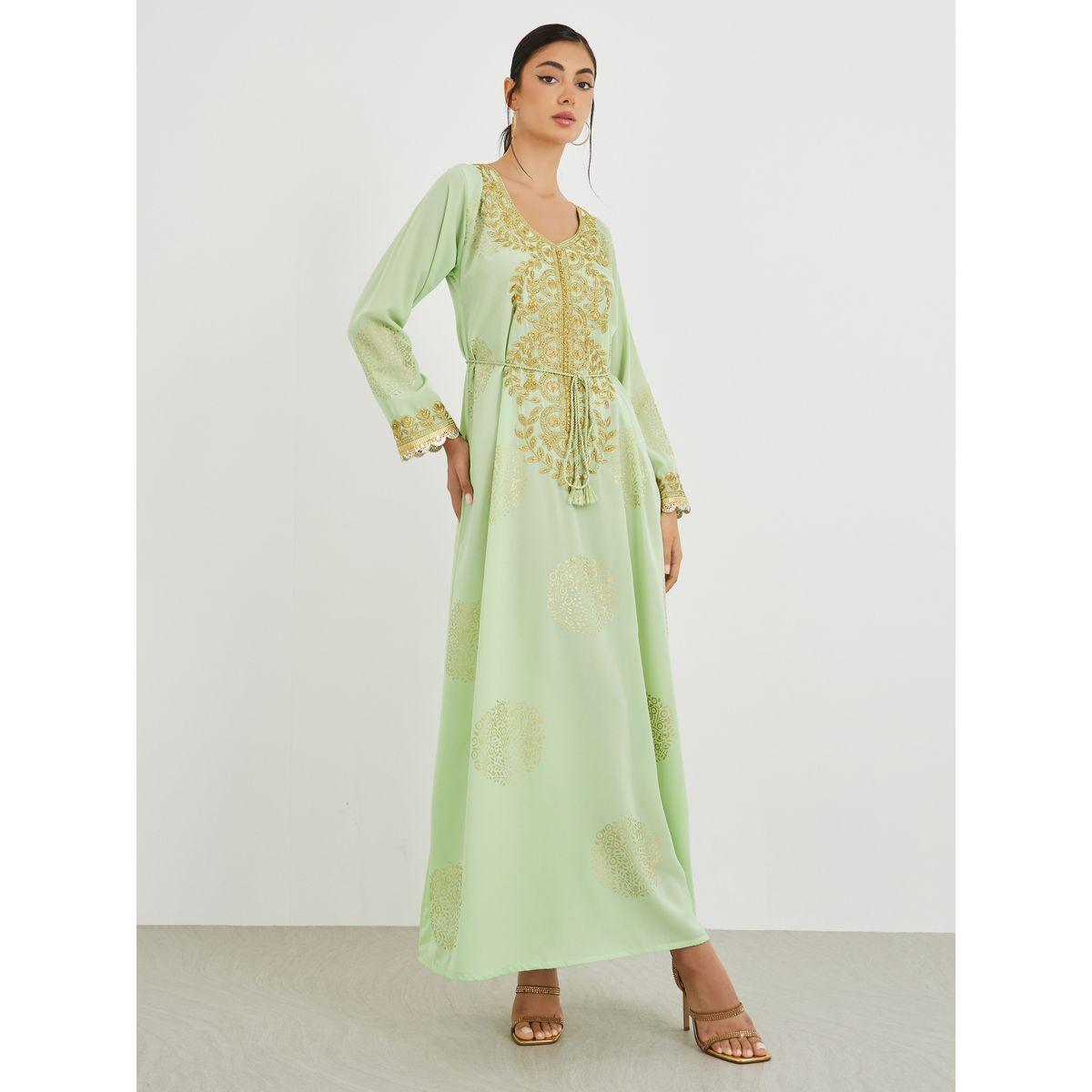جلابية بطبعة فويل لامعة وتفاصيل دانتيل مُطرزة-women-arabicclothing-jalabiyas-image-2