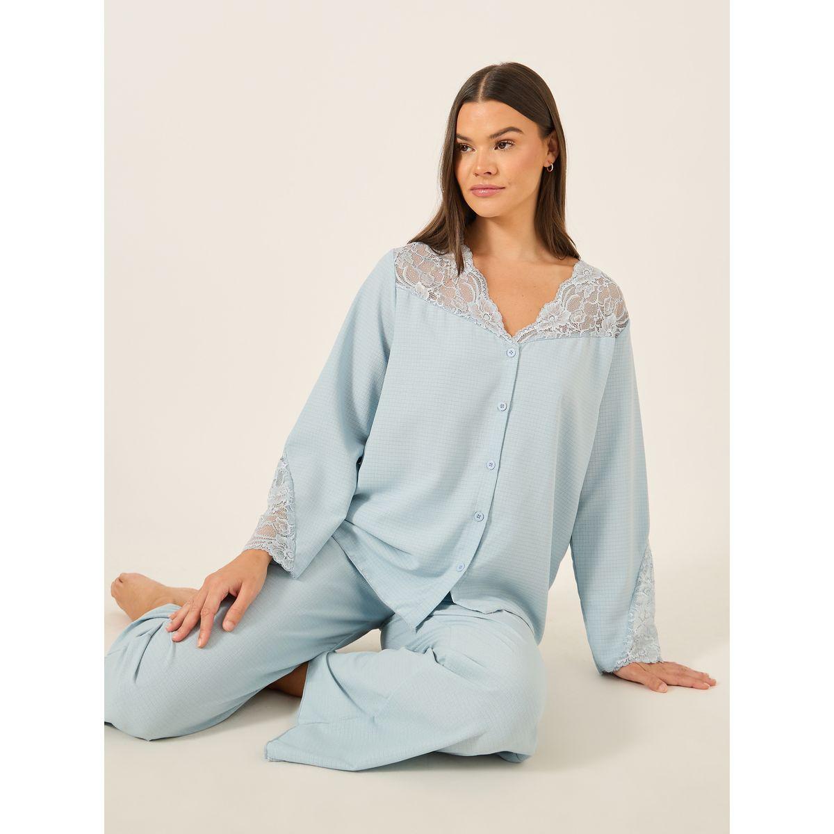 طقم بيجاما من بنطال وبلوزة بتفاصيل دانتيل-women-clothing-nightwear-pyjamas-longsets-image-1