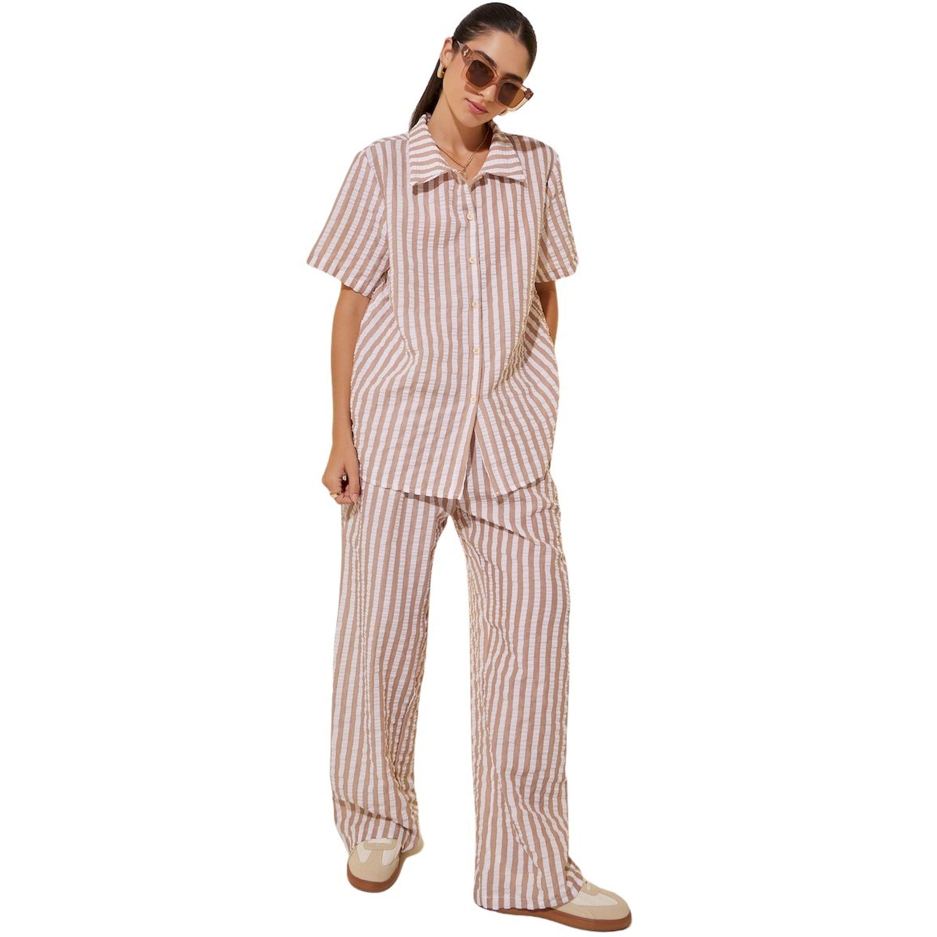 مجموعة من بنطال بأرجل واسعة وبلوزة مخططة بأكمام قصيرة-women-clothing-coordsets-image-1