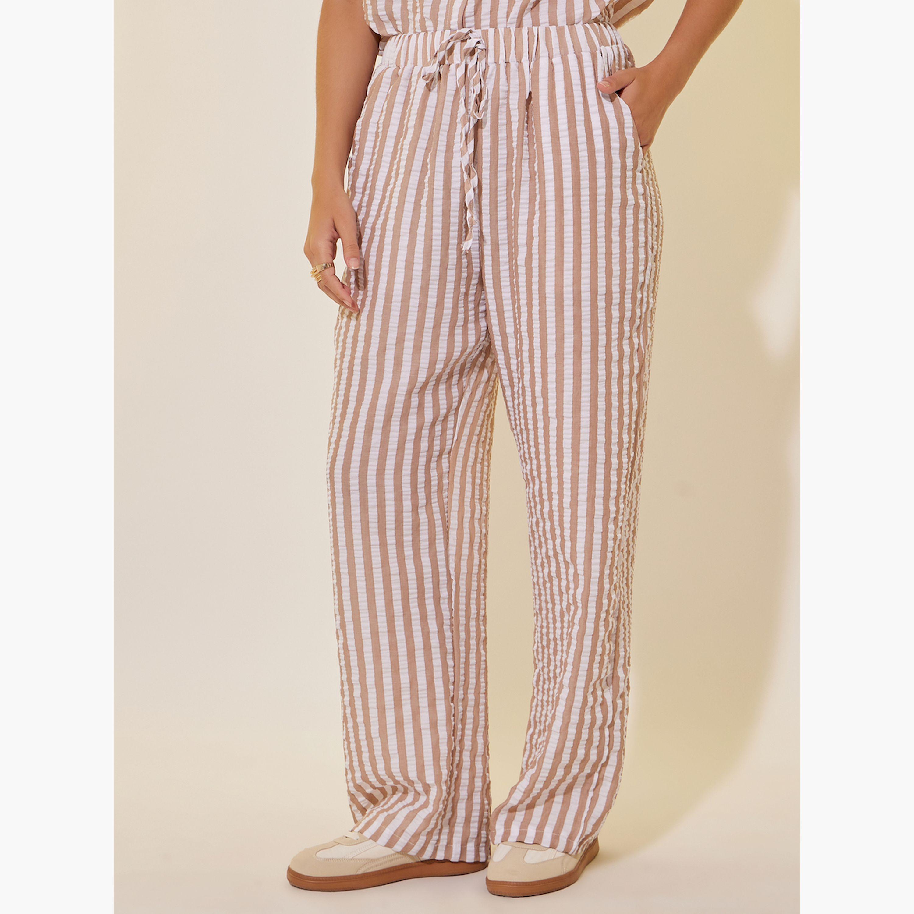 مجموعة من بنطال بأرجل واسعة وبلوزة مخططة بأكمام قصيرة-women-clothing-coordsets-image-4