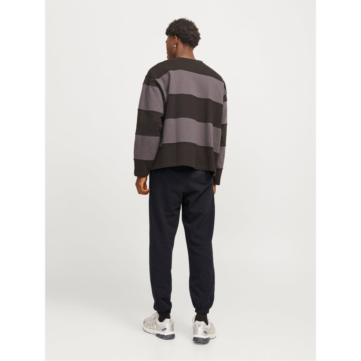 جوغر سادة بقصة مريحة وخصر متوسط-men-clothing-bottoms-joggers-image-4
