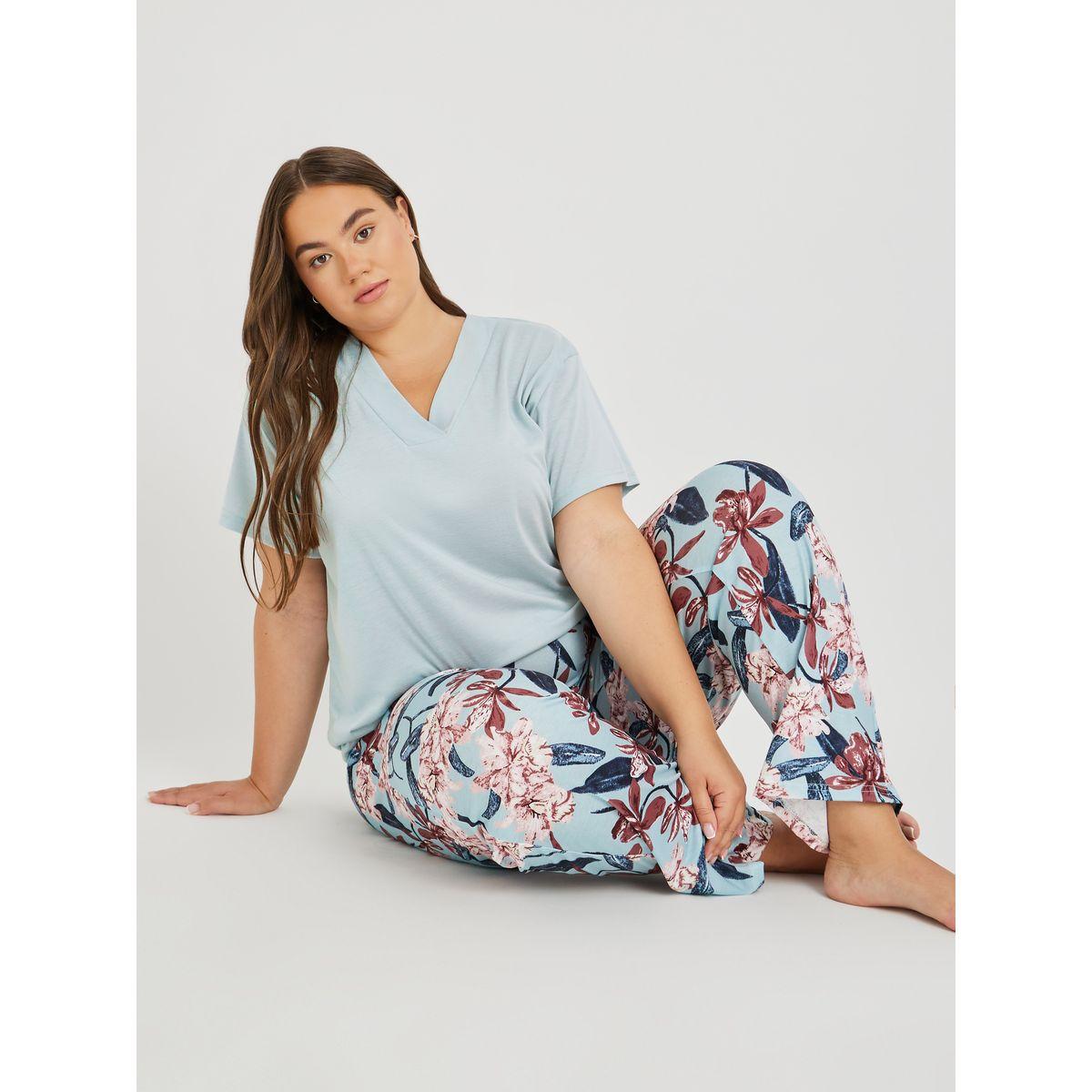 Styli Plus Size Solid V Neck T-Shirt and Floral Print Pyjama Set-women-clothing-nightwear-pyjamas-longsets-image-1