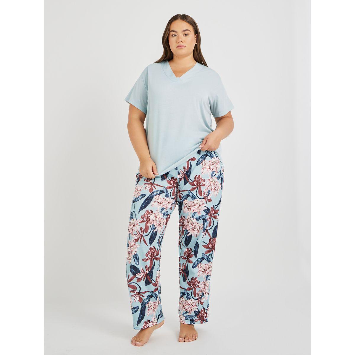 Styli Plus Size Solid V Neck T-Shirt and Floral Print Pyjama Set-women-clothing-nightwear-pyjamas-longsets-image-2