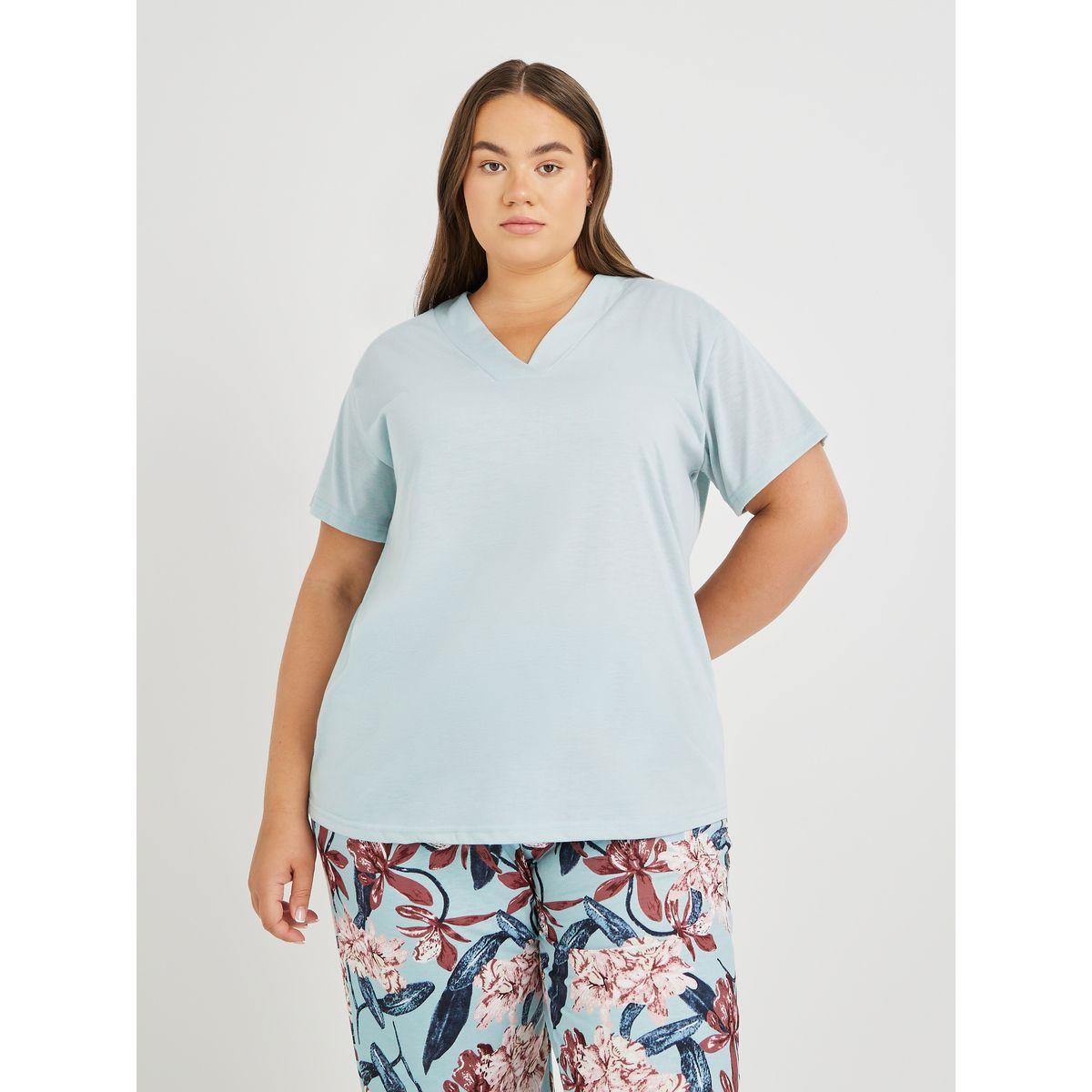 Styli Plus Size Solid V Neck T-Shirt and Floral Print Pyjama Set-women-clothing-nightwear-pyjamas-longsets-image-3