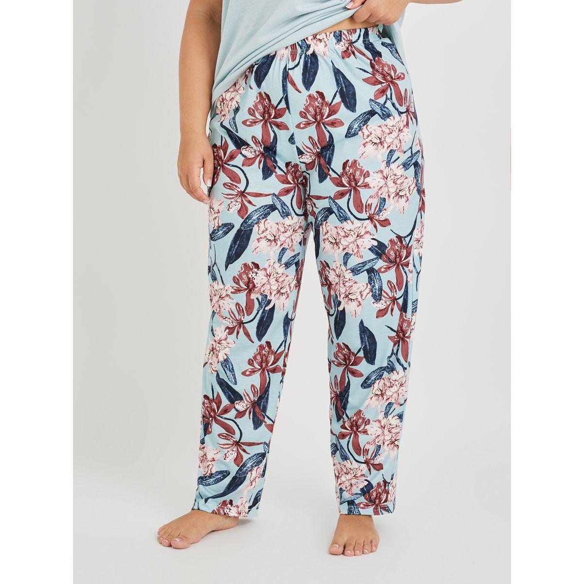 Styli Plus Size Solid V Neck T-Shirt and Floral Print Pyjama Set-women-clothing-nightwear-pyjamas-longsets-image-5