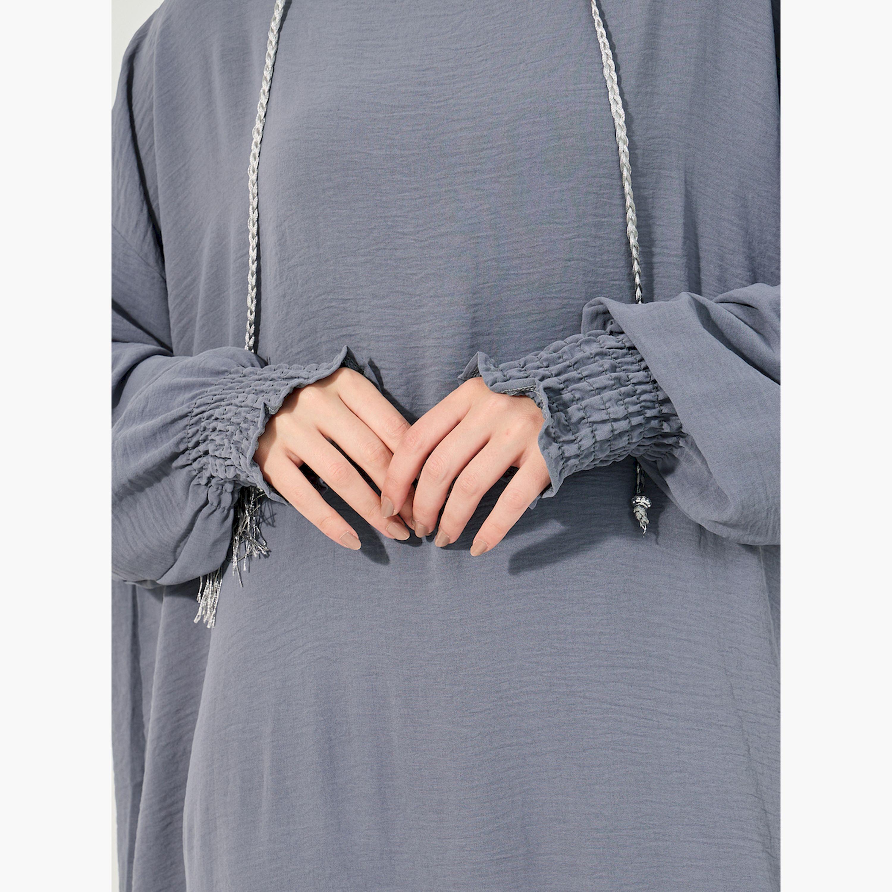 ستايلي - جلابية كبيرة الحجم بغطاء رأس وتفاصيل شراشيب-women-arabicclothing-jalabiyas-image-4