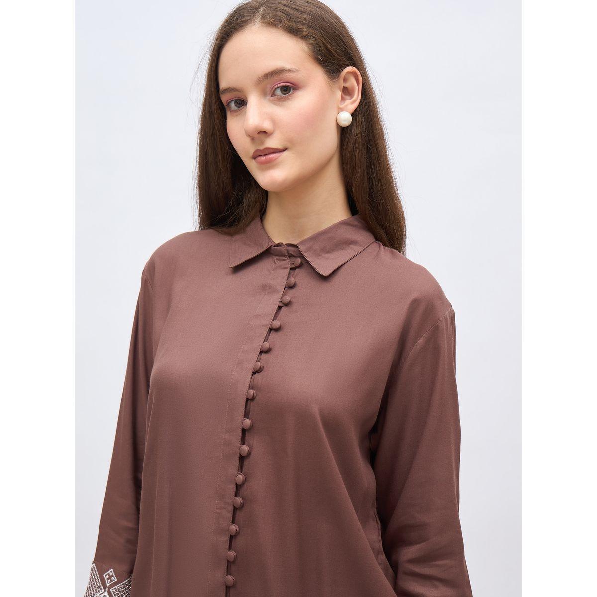 طقم منسق من بنطال وبلوزة بتفاصيل مُطرزة-women-clothing-coordsets-image-4