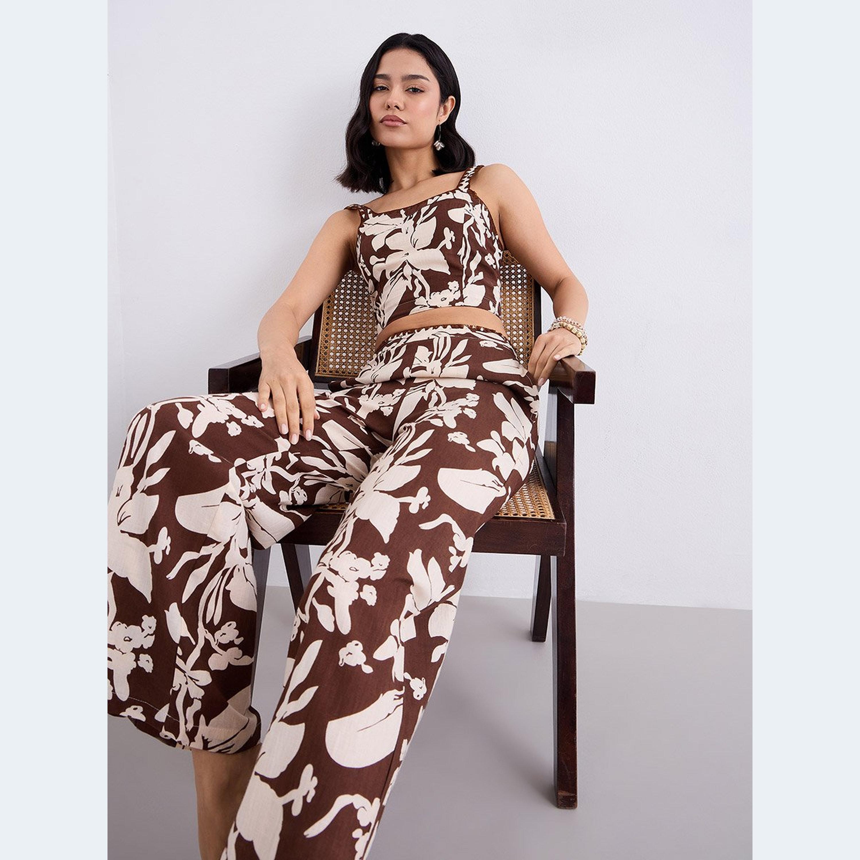 ستايلي - طقم بلوزة قصيرة وبنطال مزهر لون بني-women-clothing-coordsets-image-3