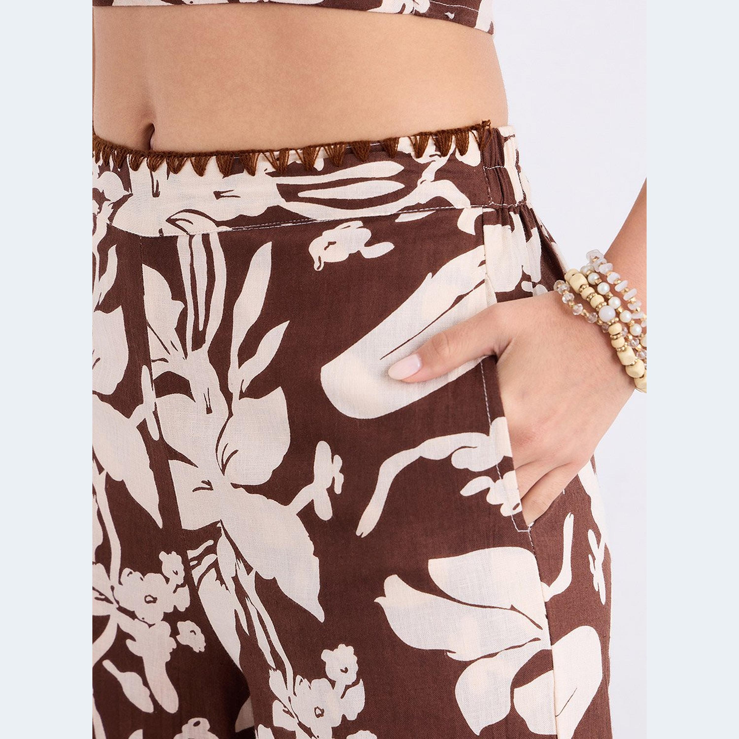 ستايلي - طقم بلوزة قصيرة وبنطال مزهر لون بني-women-clothing-coordsets-image-6