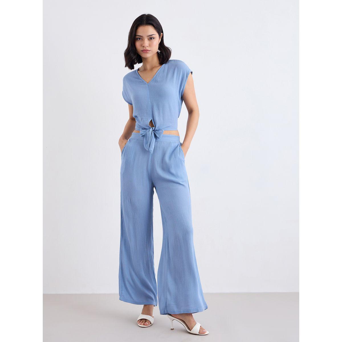 طقم منسق من بنطال وبلوزة بقصة قصيرة مع تفاصيل عُقدة-women-clothing-coordsets-image-2