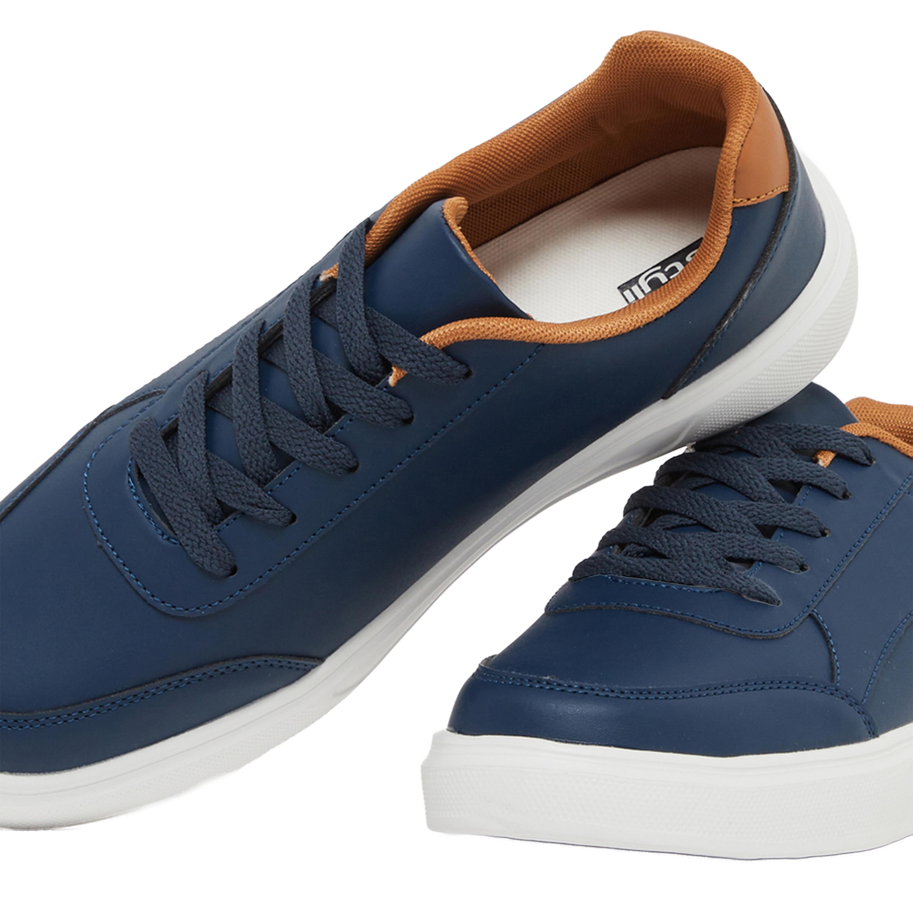 ستايلي - حذاء رياضي بكعب منخفض ونعل سميك ورباط-men-shoes-sneakers-image-3