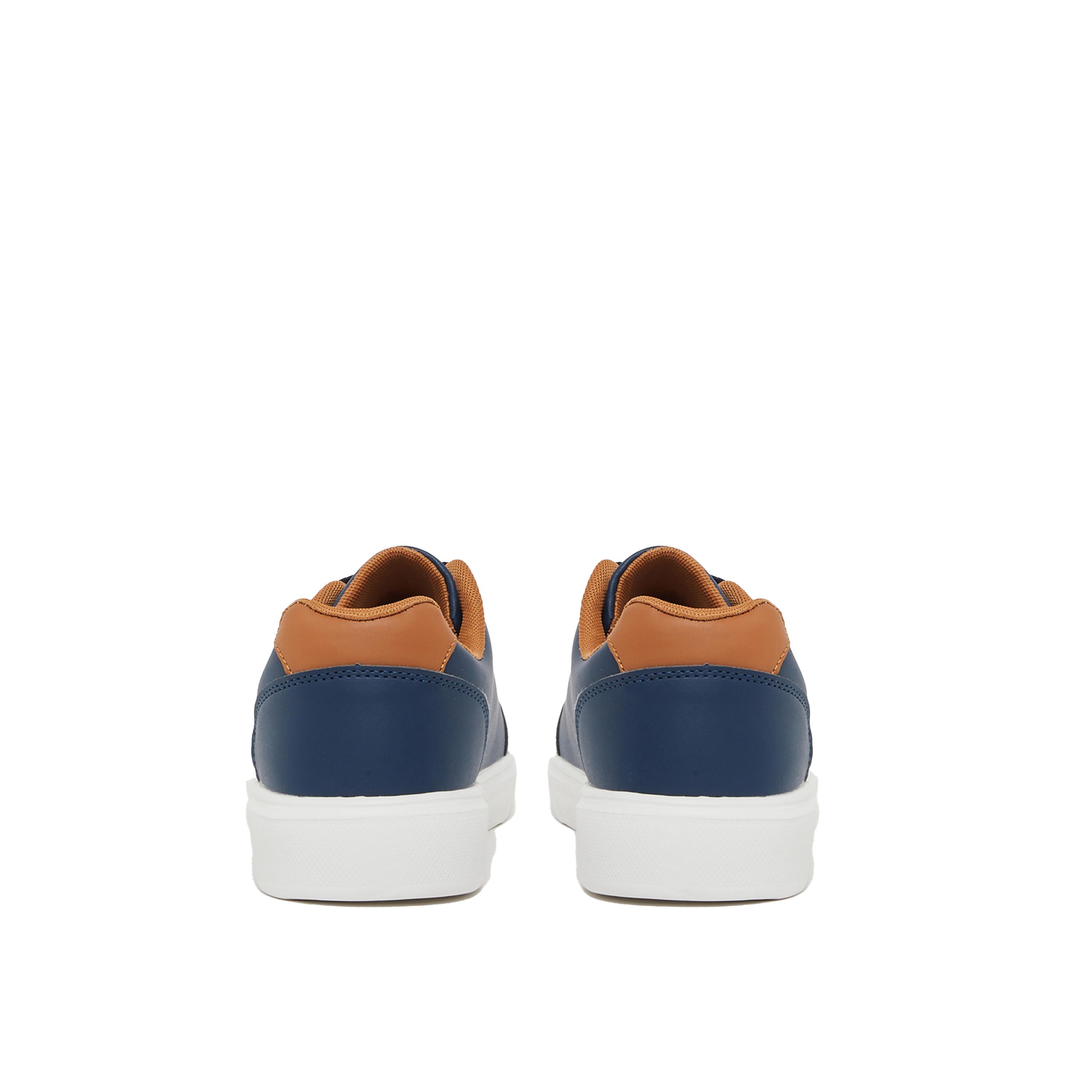 ستايلي - حذاء رياضي بكعب منخفض ونعل سميك ورباط-men-shoes-sneakers-image-4