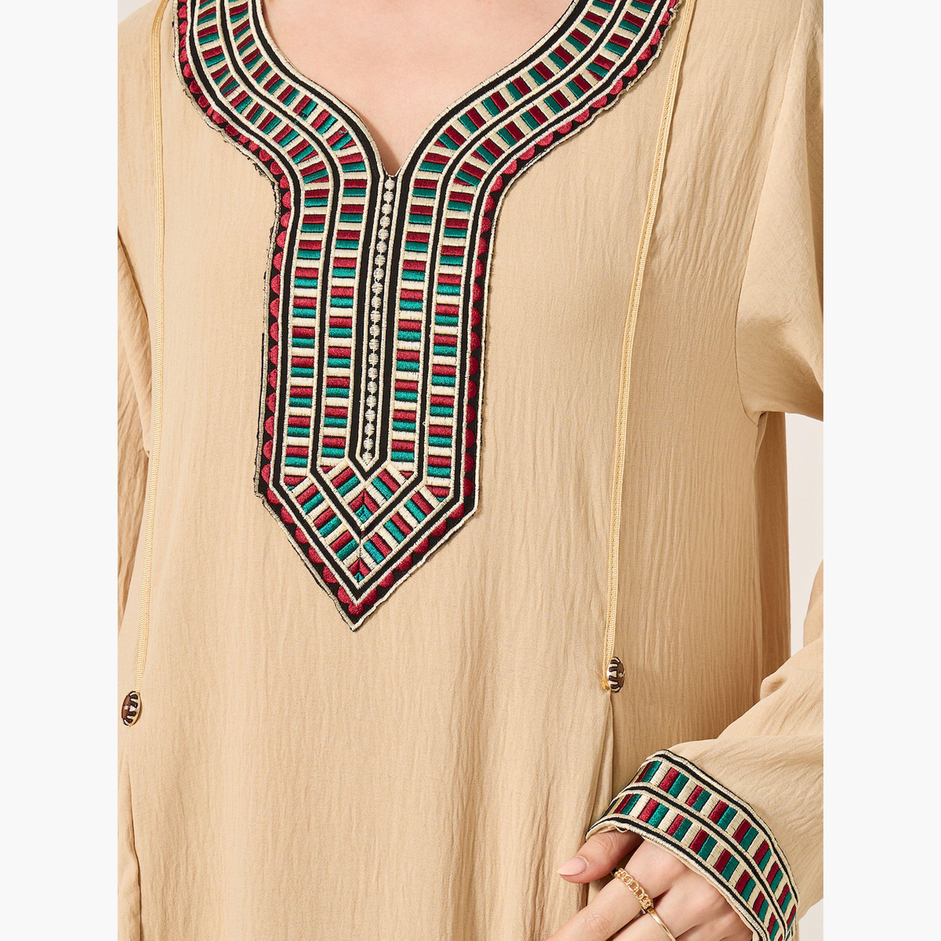 ستايلي - جلابية مطرزة برقعة مطرزة بكسرات وقصة A-women-arabicclothing-jalabiyas-image-4