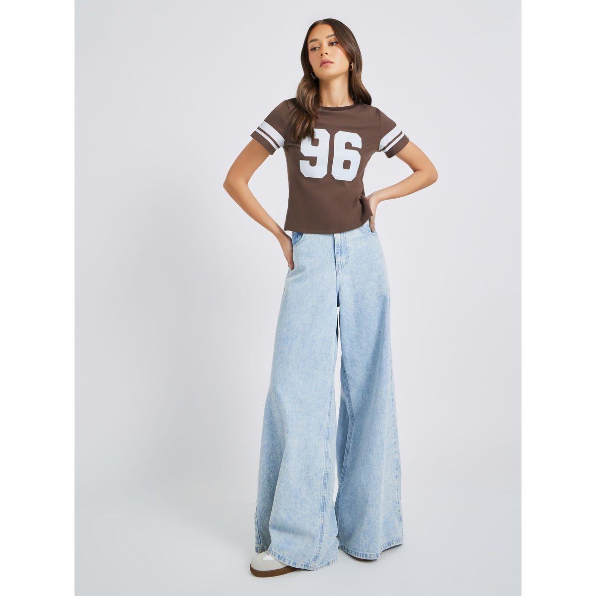 تيشيرت مُجسم قصير بطبعة فارسيتي وأكمام قصيرة-women-clothing-tshirts-image-2