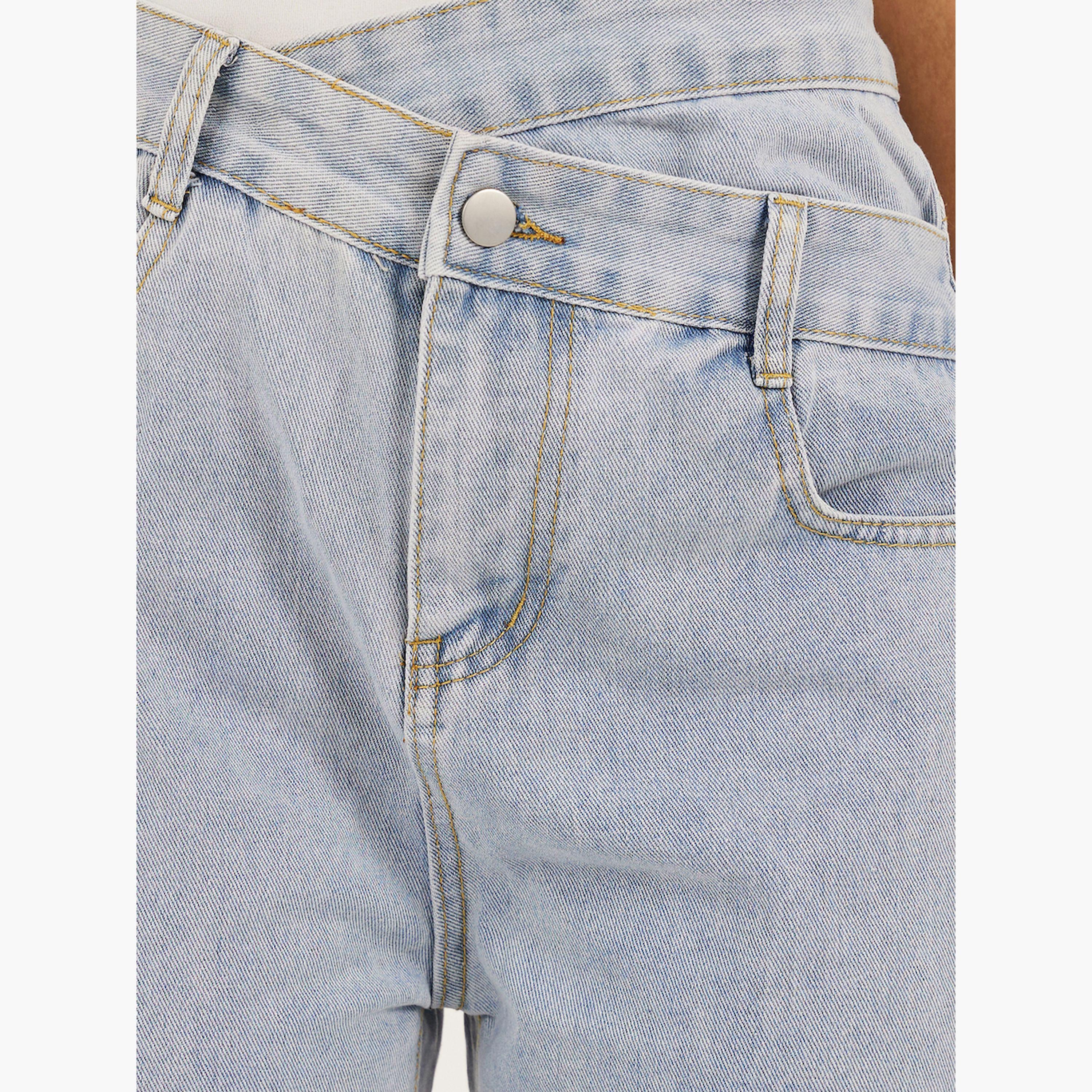 ستايلي -  بنطال جينز باهت ساق واسعة مع حزام خصر غير متماثل-women-clothing-bottoms-jeans-image-3
