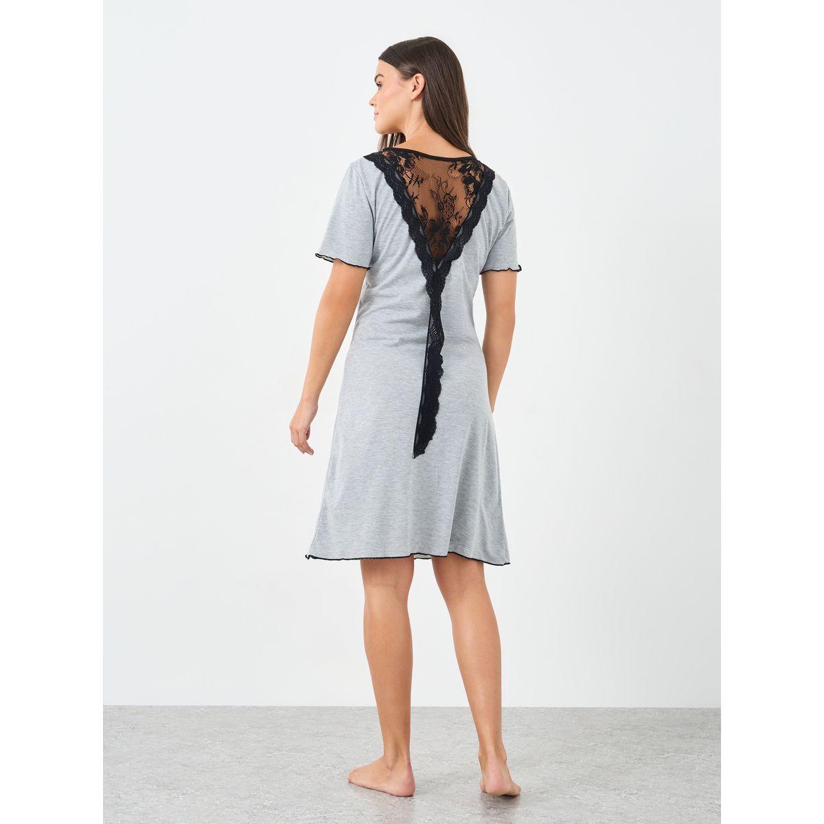 قميص نوم بتفاصيل دانتيل مع حافة مُتباينة-women-clothing-nightwear-nighties-image-4