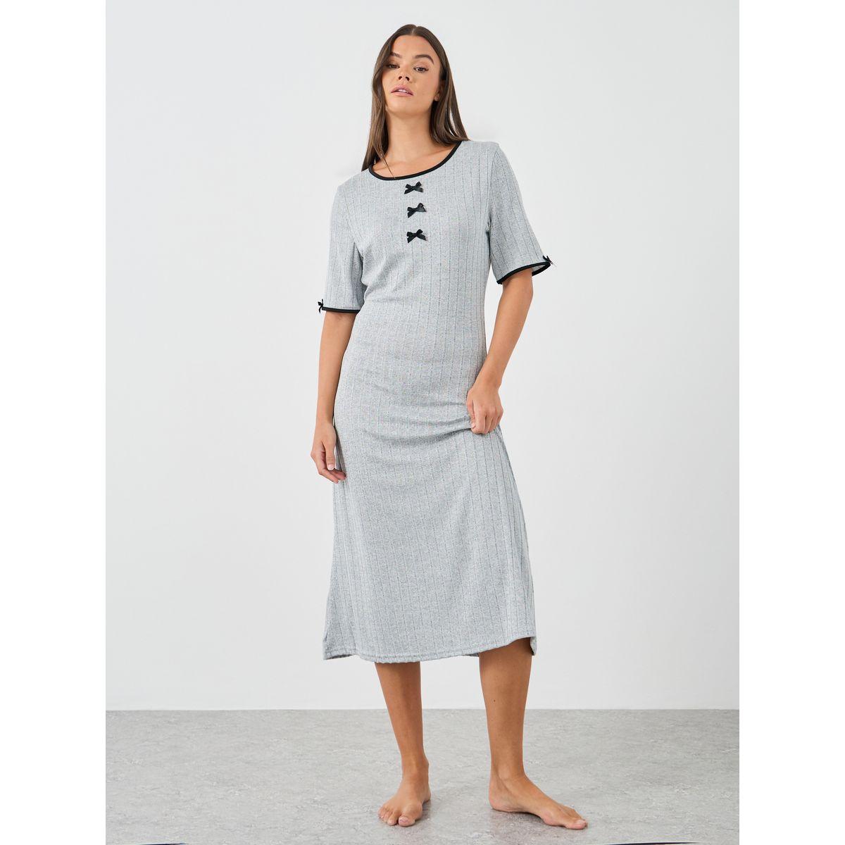 قميص نوم بتفاصيل بارزة الملمس ومزين بفيونكة-women-clothing-nightwear-nighties-image-1