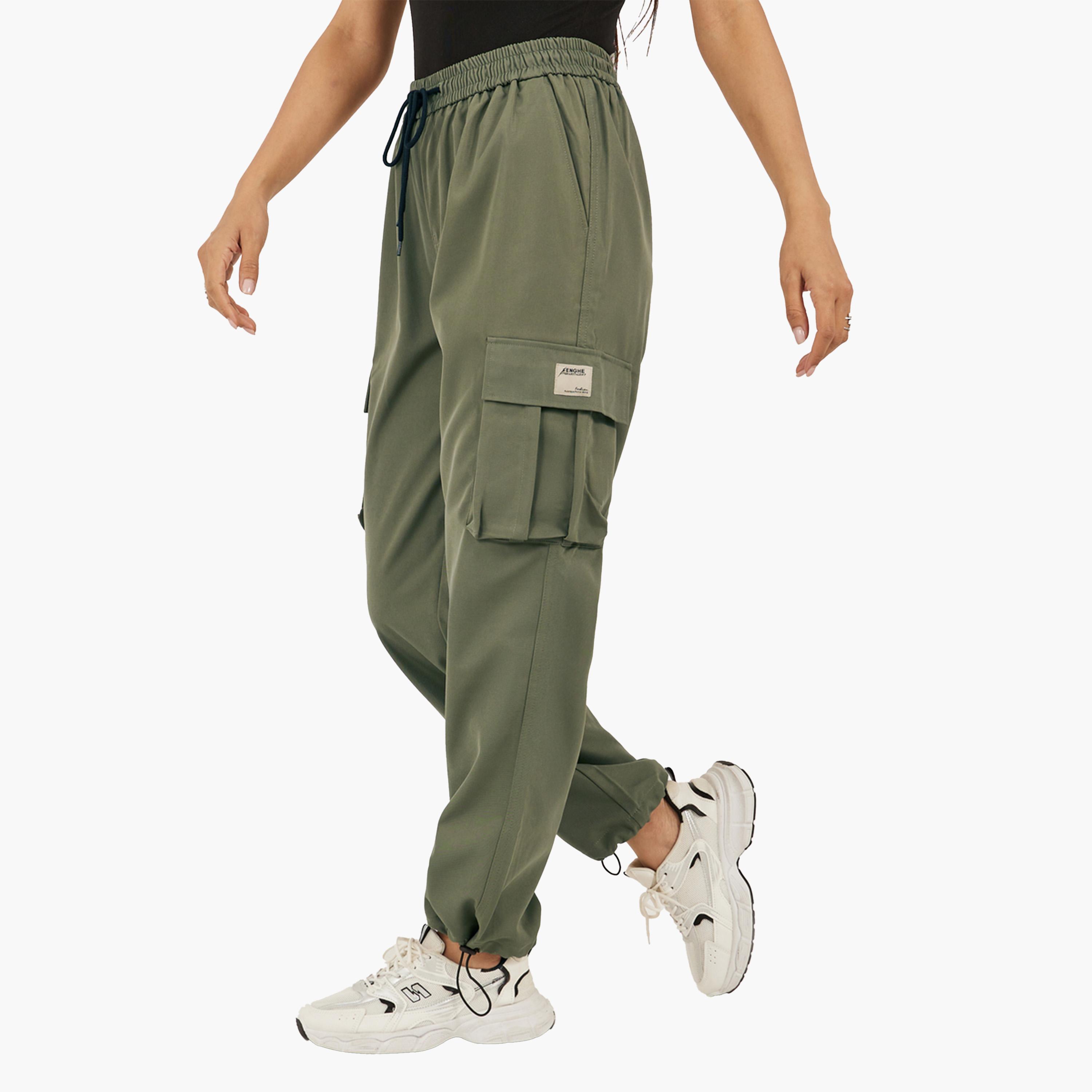 بنطال كارجو سادة بقصة مريحة ورباط خصر-men-clothing-bottoms-joggers-image-6
