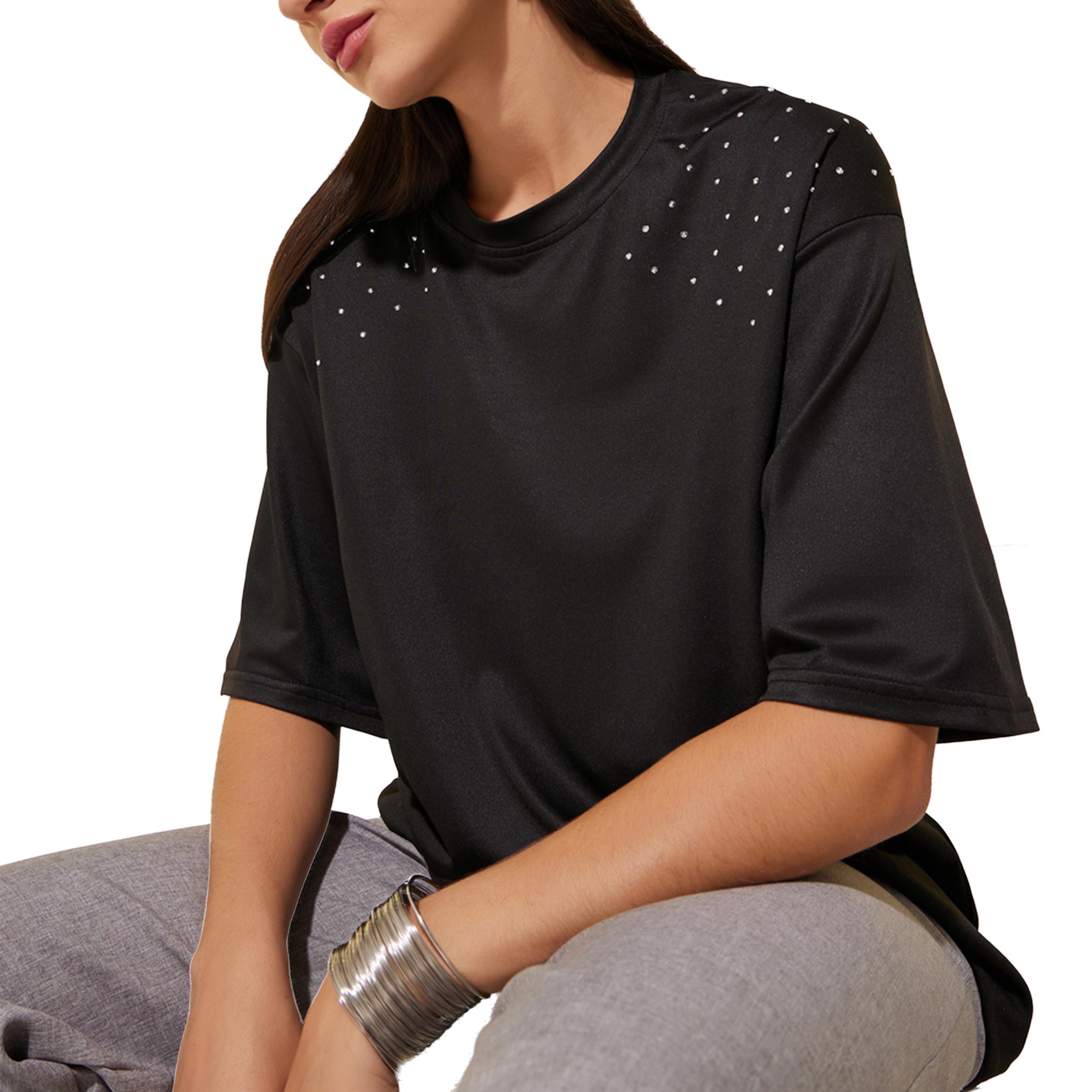 ستايلي -  تي شيرت نسائي أسود بأكمام قصيرة ومقاس كبير مزين بمسامير-women-clothing-tshirts-image-1