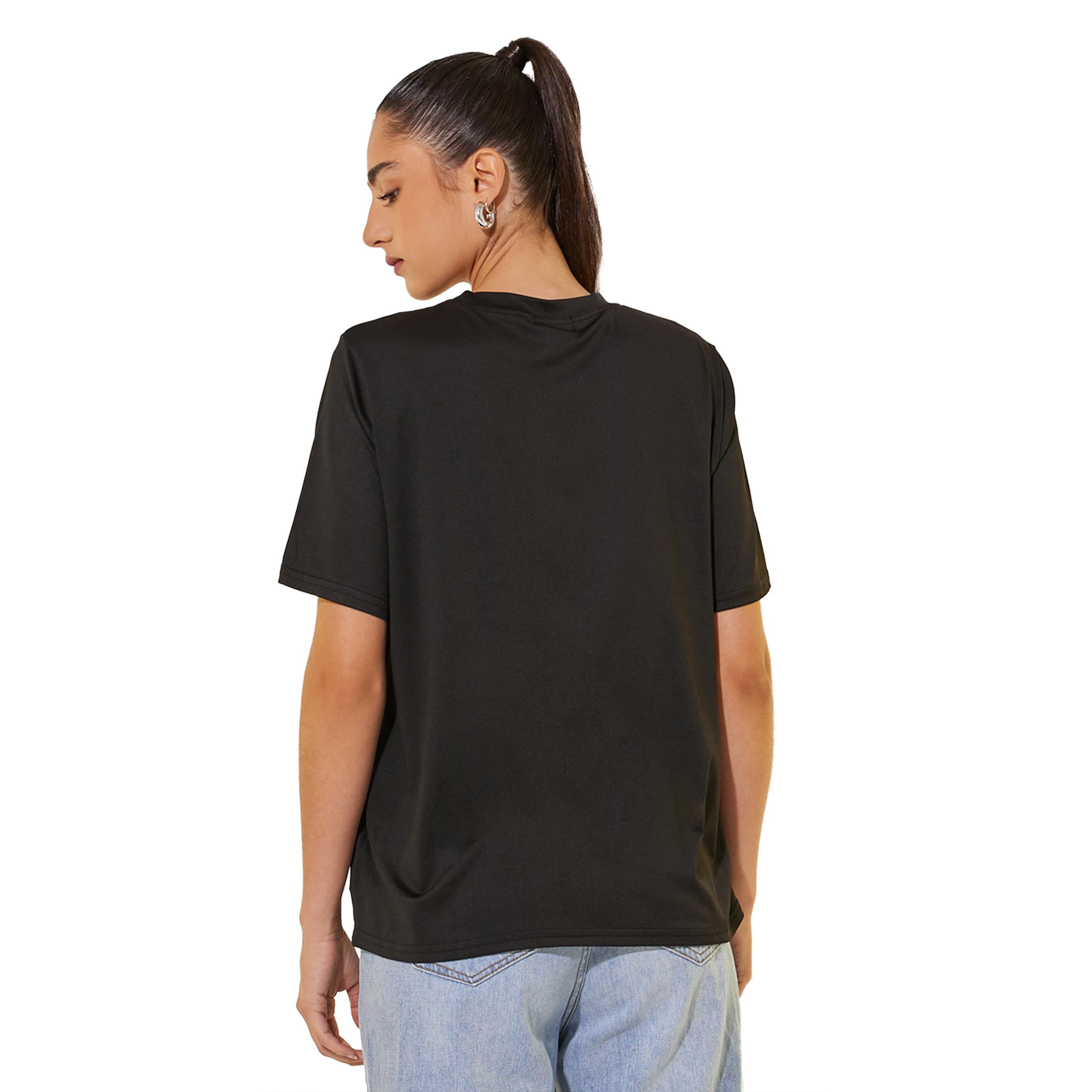 ستايلي -  تي شيرت نسائي بقصّة عادية باللون الأسود مع تفاصيل فيونكة-women-clothing-tshirts-image-4