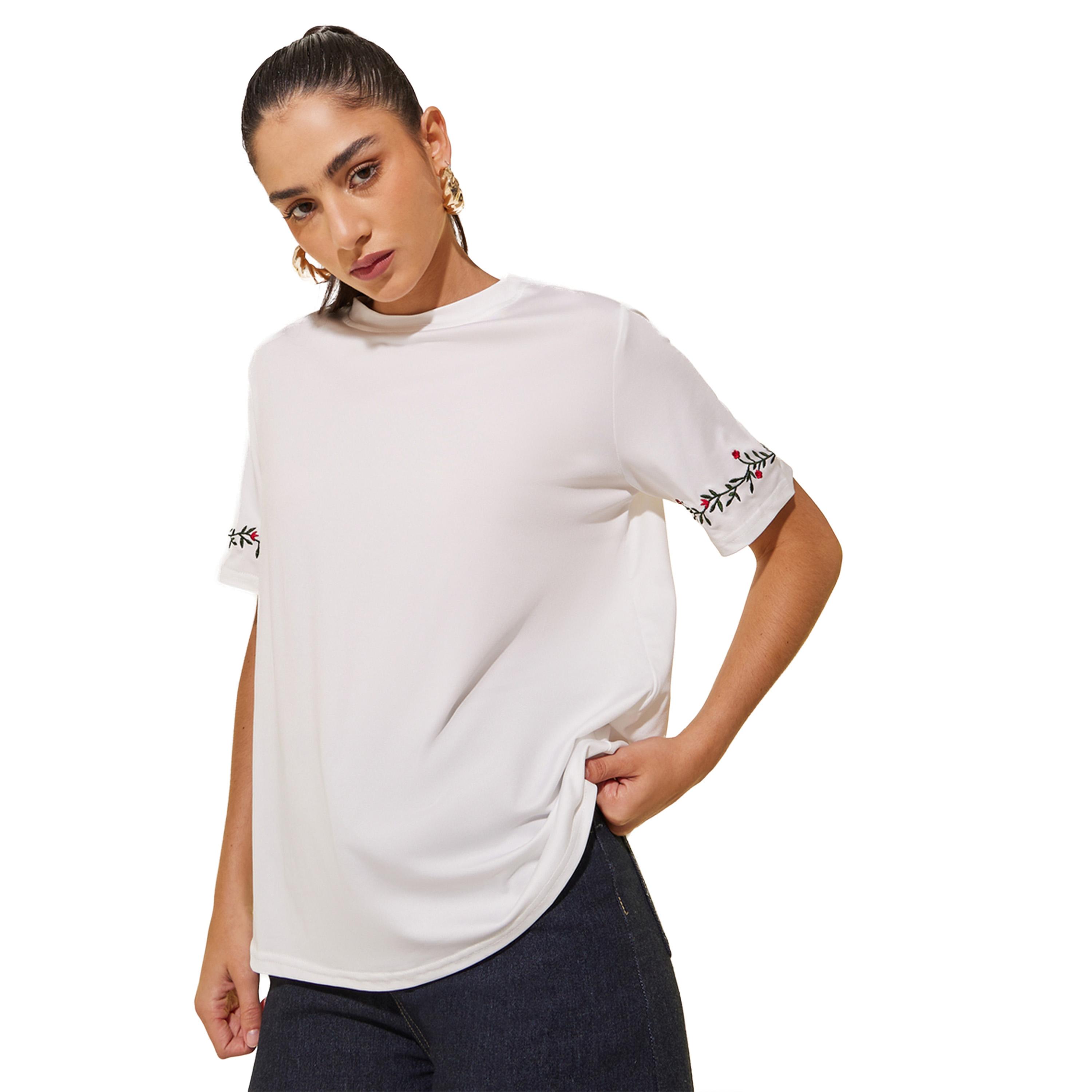 ستايلي - تي شيرت بقصّة عادية وأكمام قصيرة وتفاصيل مطرزة-women-clothing-tshirts-image-1