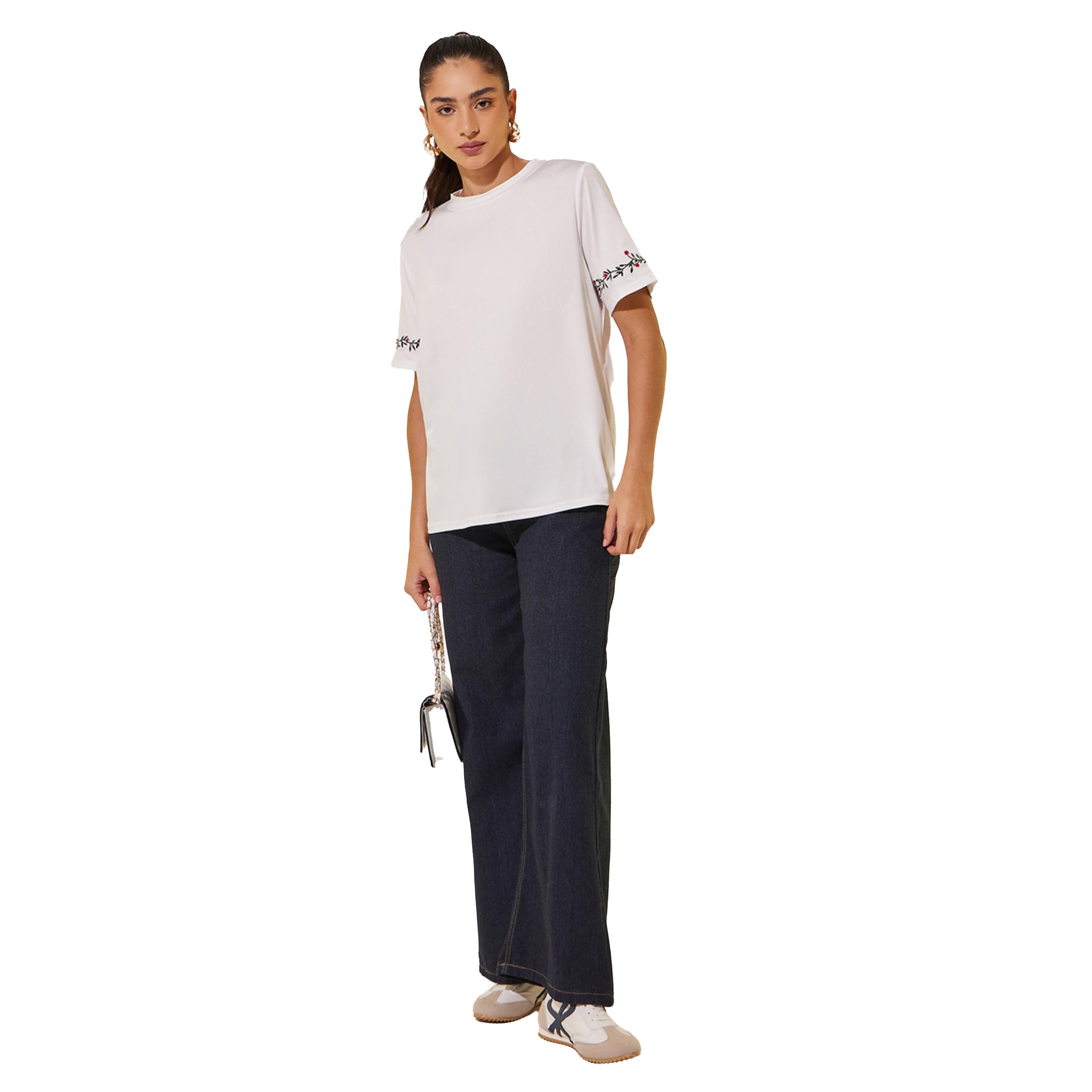 ستايلي - تي شيرت بقصّة عادية وأكمام قصيرة وتفاصيل مطرزة-women-clothing-tshirts-image-2