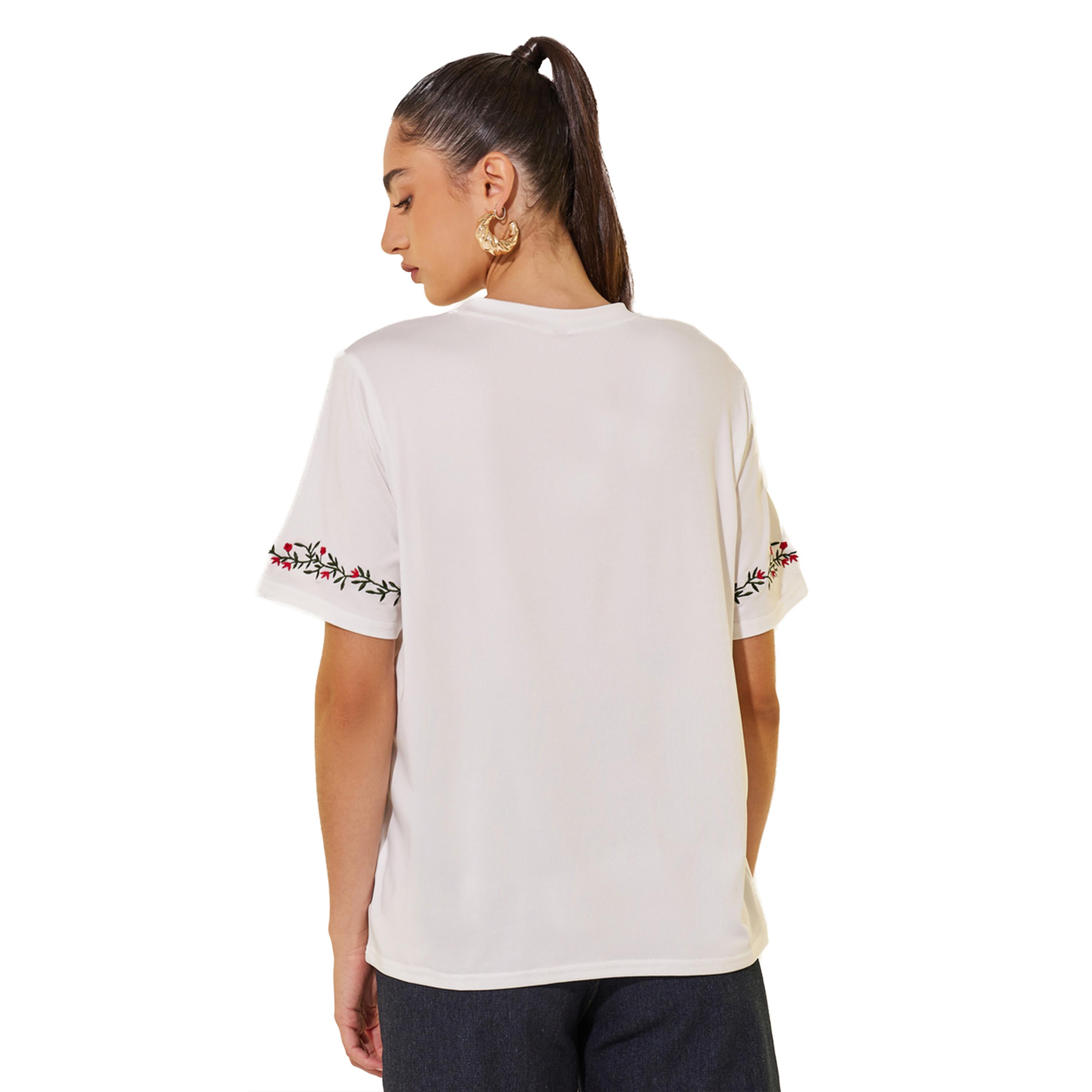 ستايلي - تي شيرت بقصّة عادية وأكمام قصيرة وتفاصيل مطرزة-women-clothing-tshirts-image-4