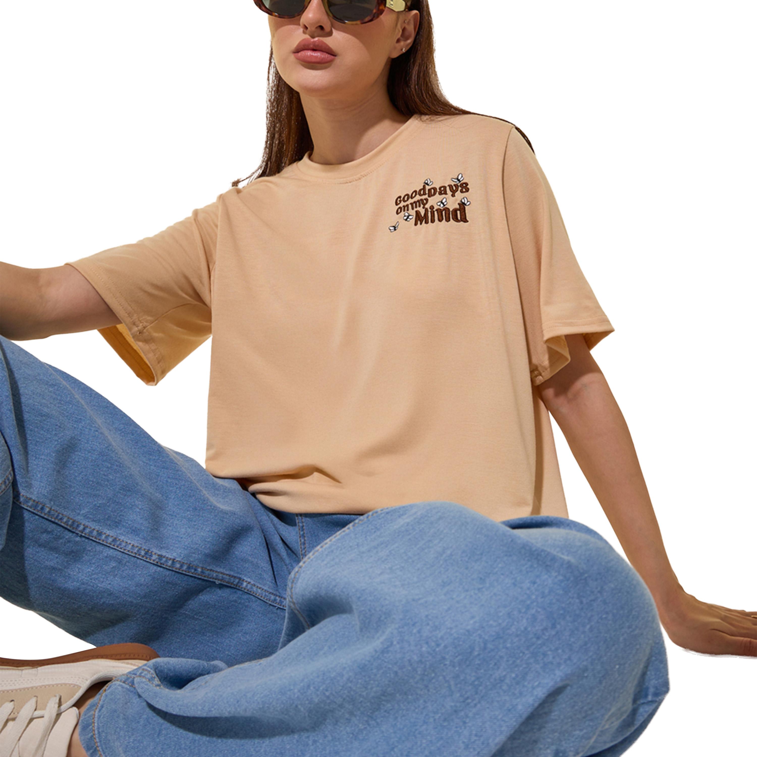 ستايلي - تي شيرت بيج مطرز بأكمام قصيرة وقصة عادية-women-clothing-tshirts-image-1