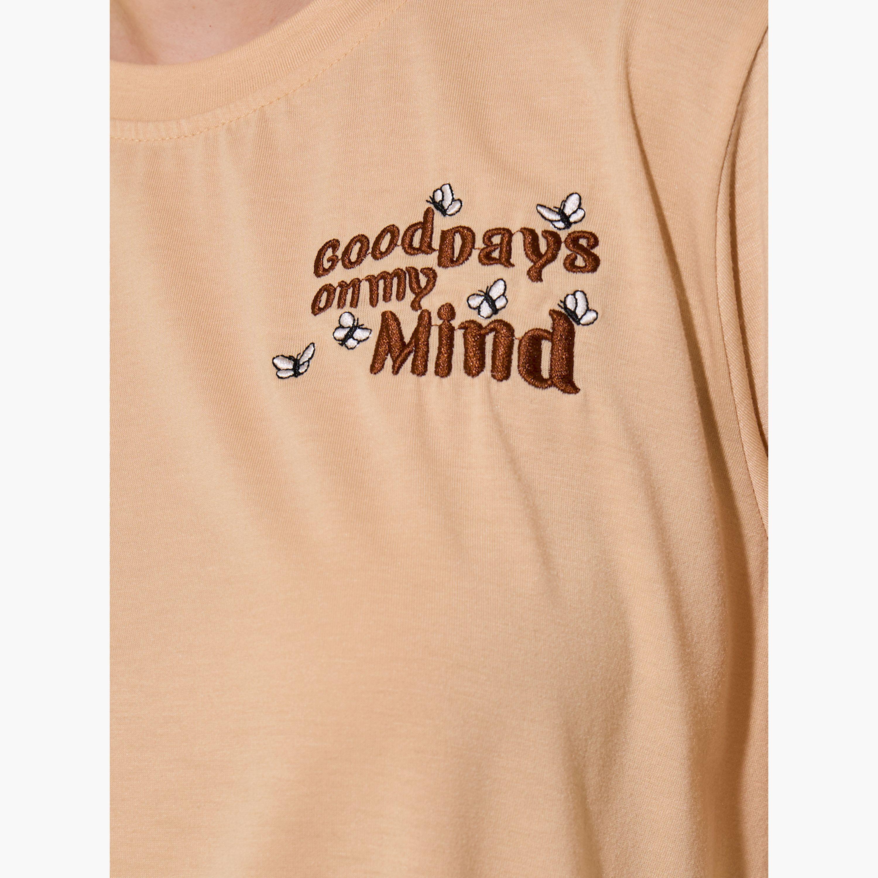 ستايلي - تي شيرت بيج مطرز بأكمام قصيرة وقصة عادية-women-clothing-tshirts-image-4