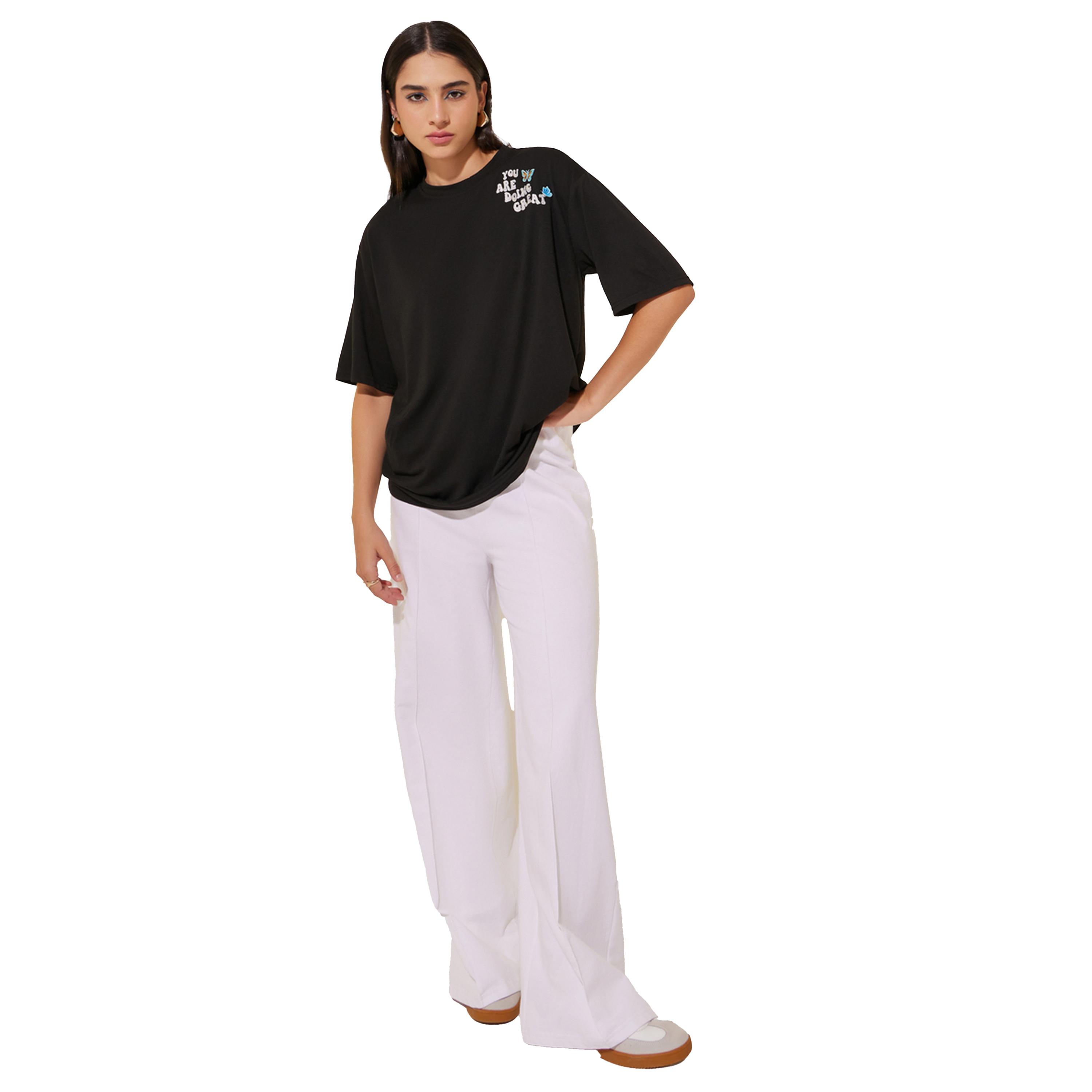 ستايلي - تي شيرت كبير الحجم برقبة دائرية وتفاصيل مطرزة-women-clothing-tshirts-image-2