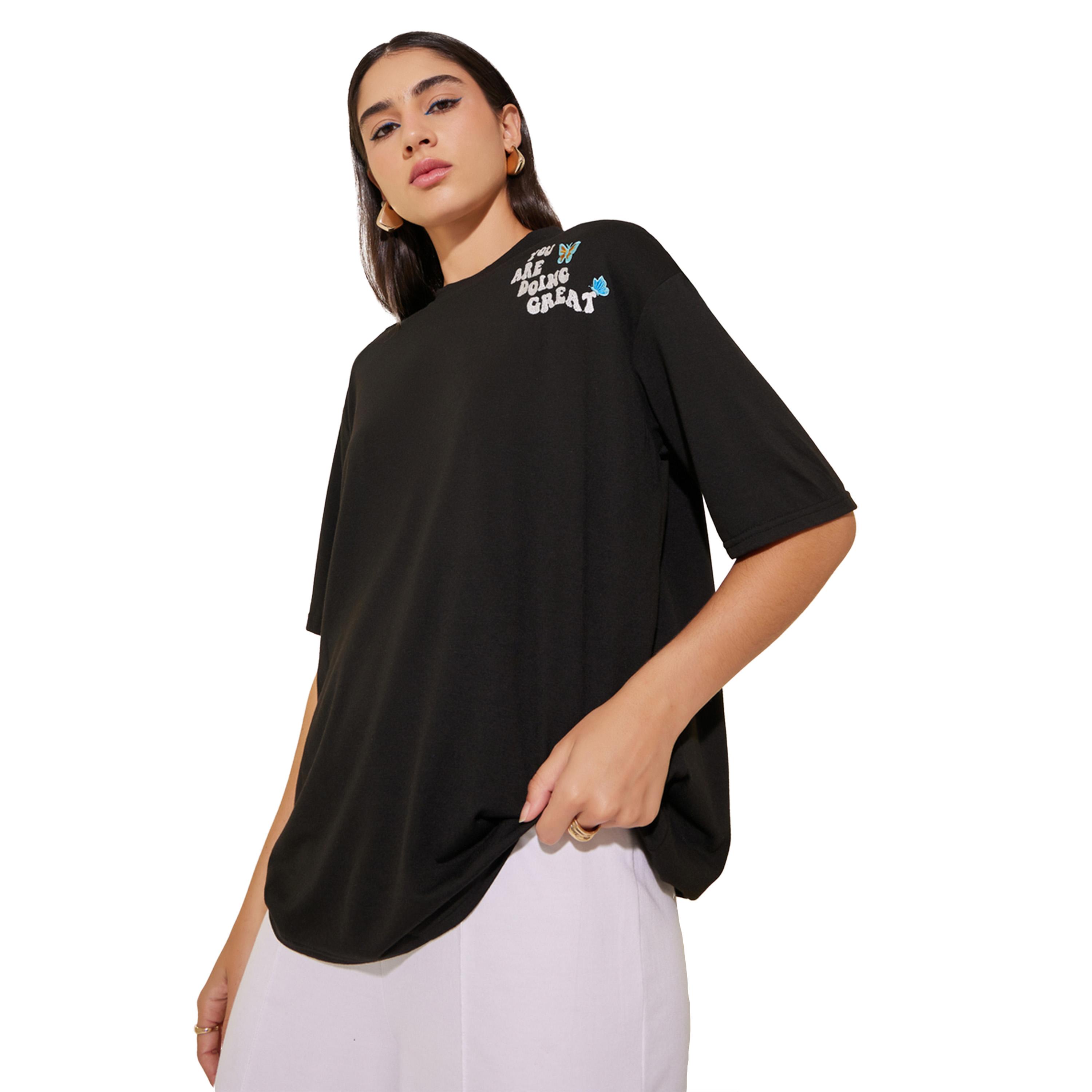 ستايلي - تي شيرت كبير الحجم برقبة دائرية وتفاصيل مطرزة-women-clothing-tshirts-image-3