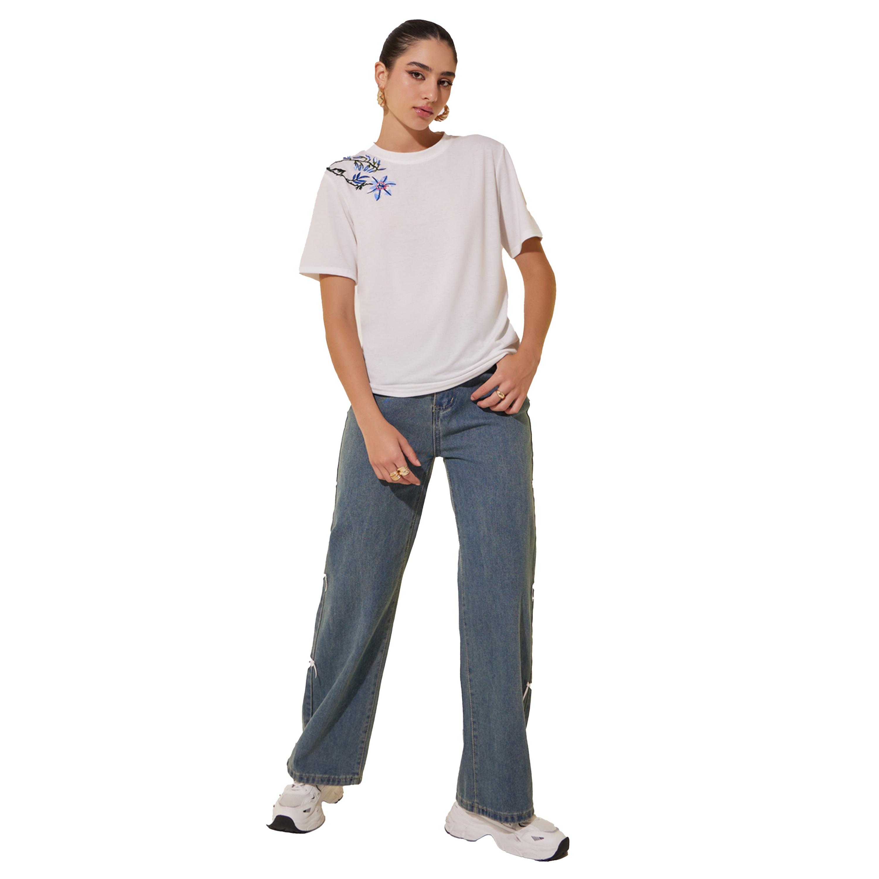 ستايلي -  تي شيرت بياقة دائرية وتطريز زهري-women-clothing-tshirts-image-2