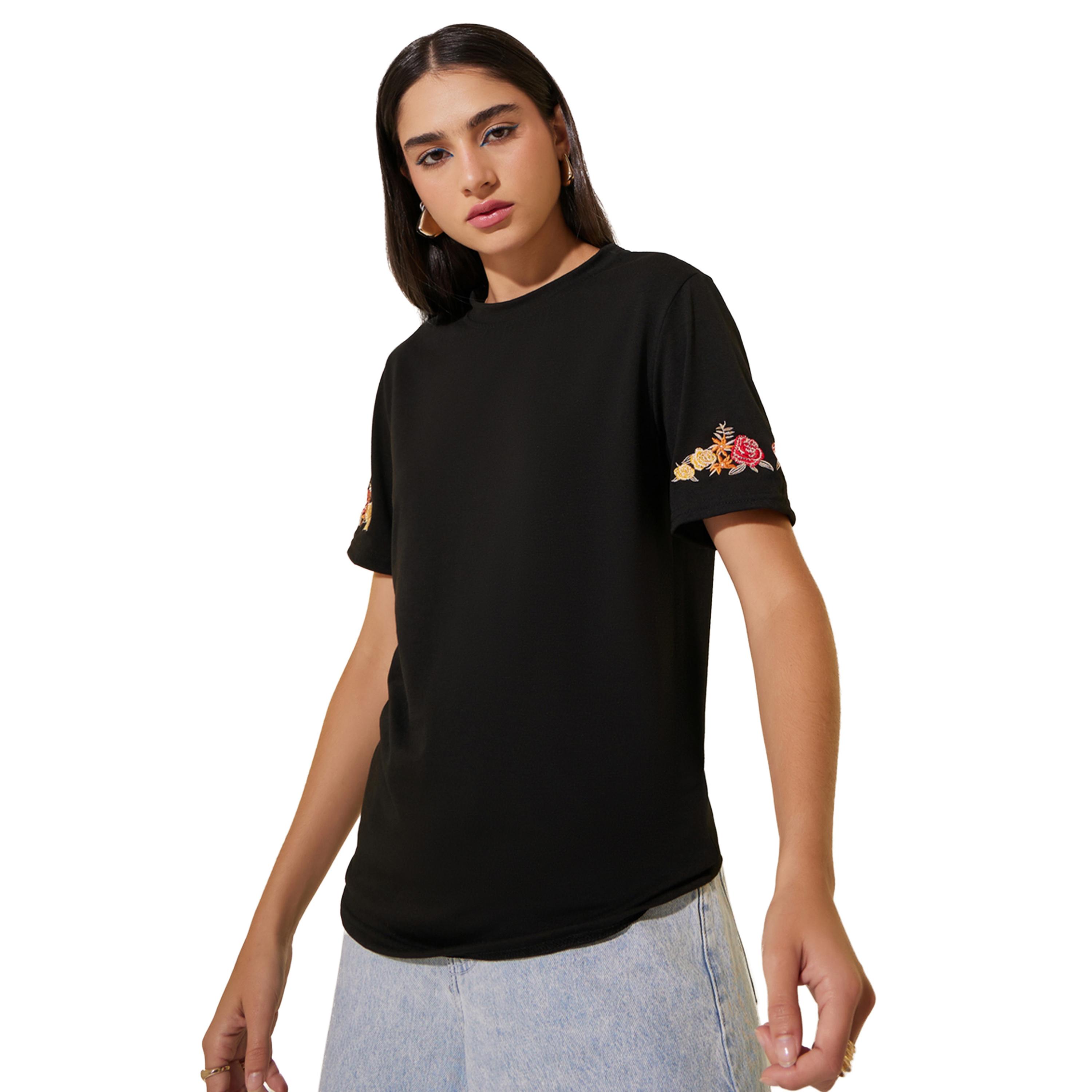 ستايلي -  تي شيرت بأكمام وياقة مستديرة وتفاصيل مطرزة-women-clothing-tshirts-image-3