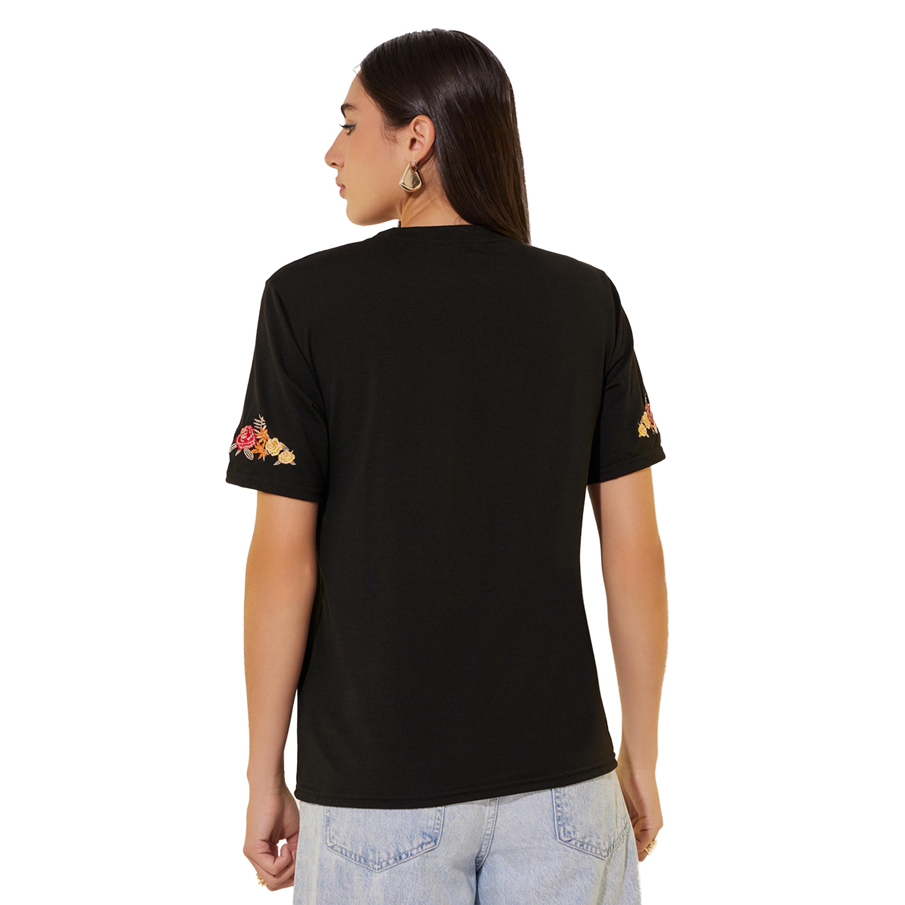 ستايلي -  تي شيرت بأكمام وياقة مستديرة وتفاصيل مطرزة-women-clothing-tshirts-image-5