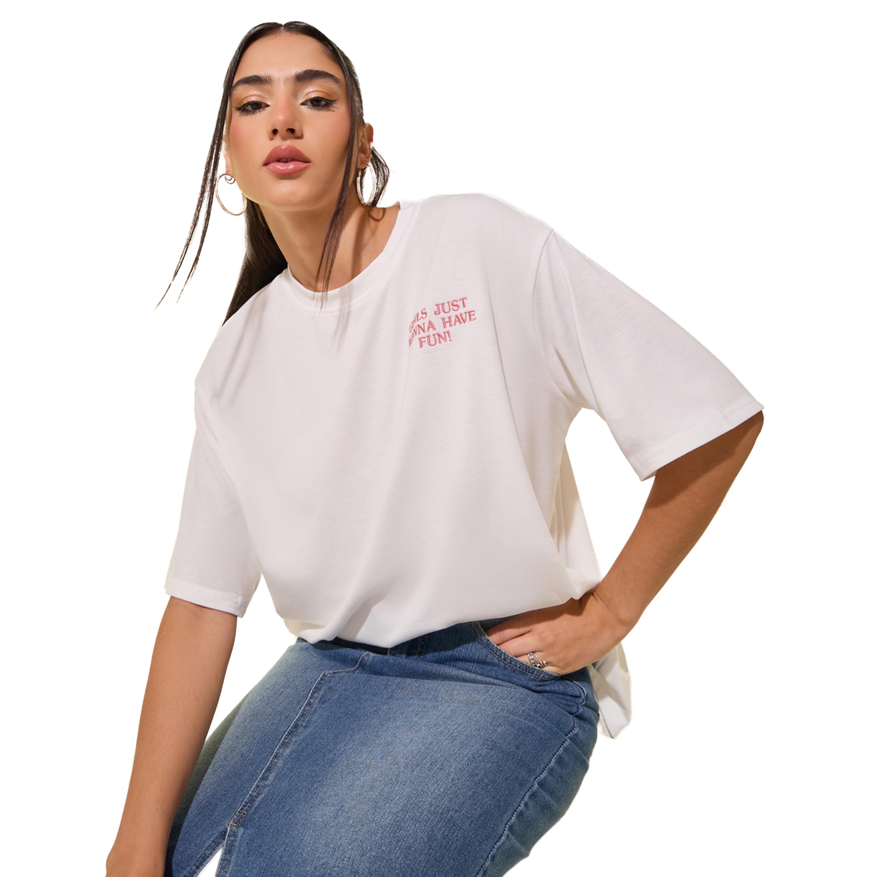 ستايلي -  تي شيرت نسائي أبيض مقاس كبيرمطرز بشعار-women-clothing-tshirts-image-1