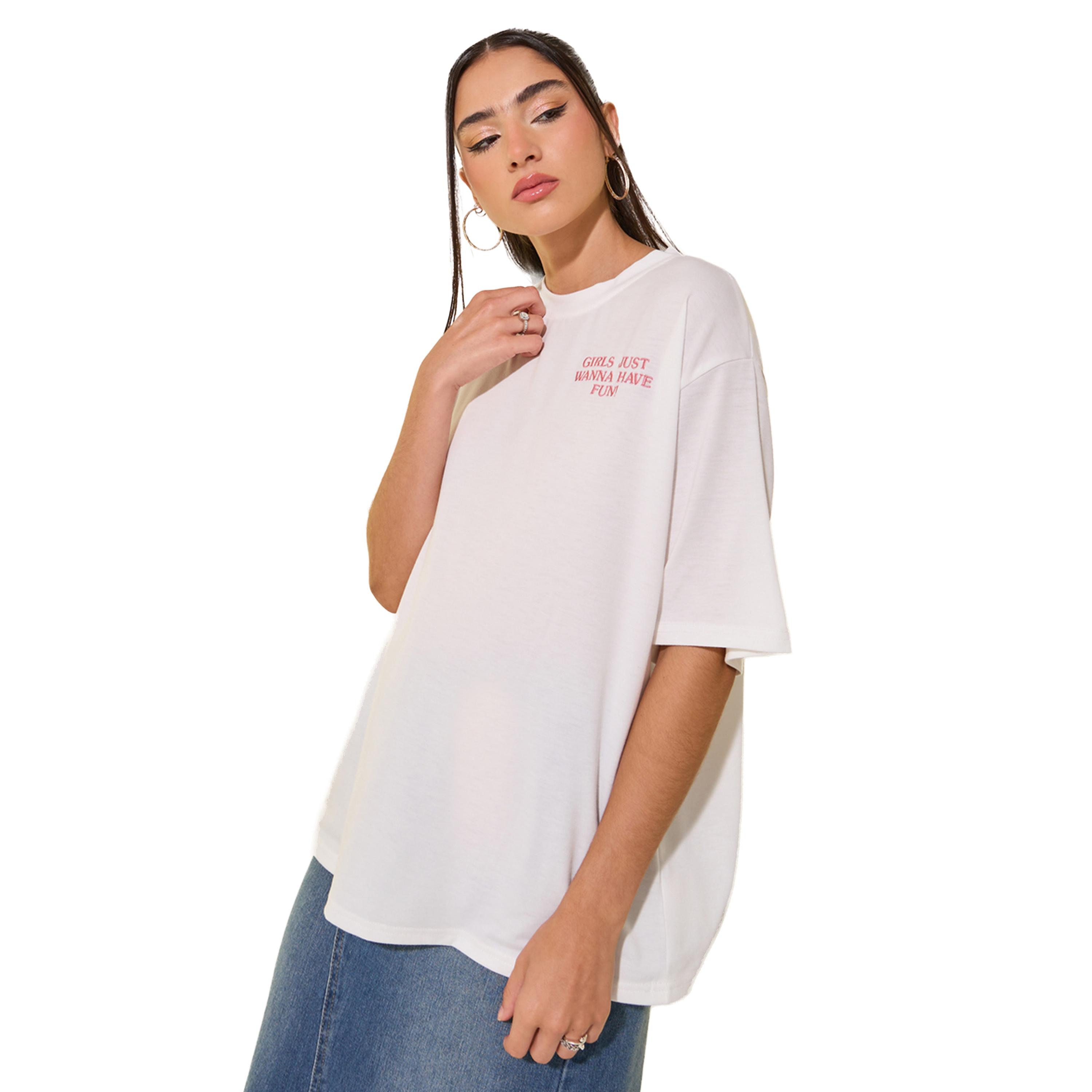 ستايلي -  تي شيرت نسائي أبيض مقاس كبيرمطرز بشعار-women-clothing-tshirts-image-3