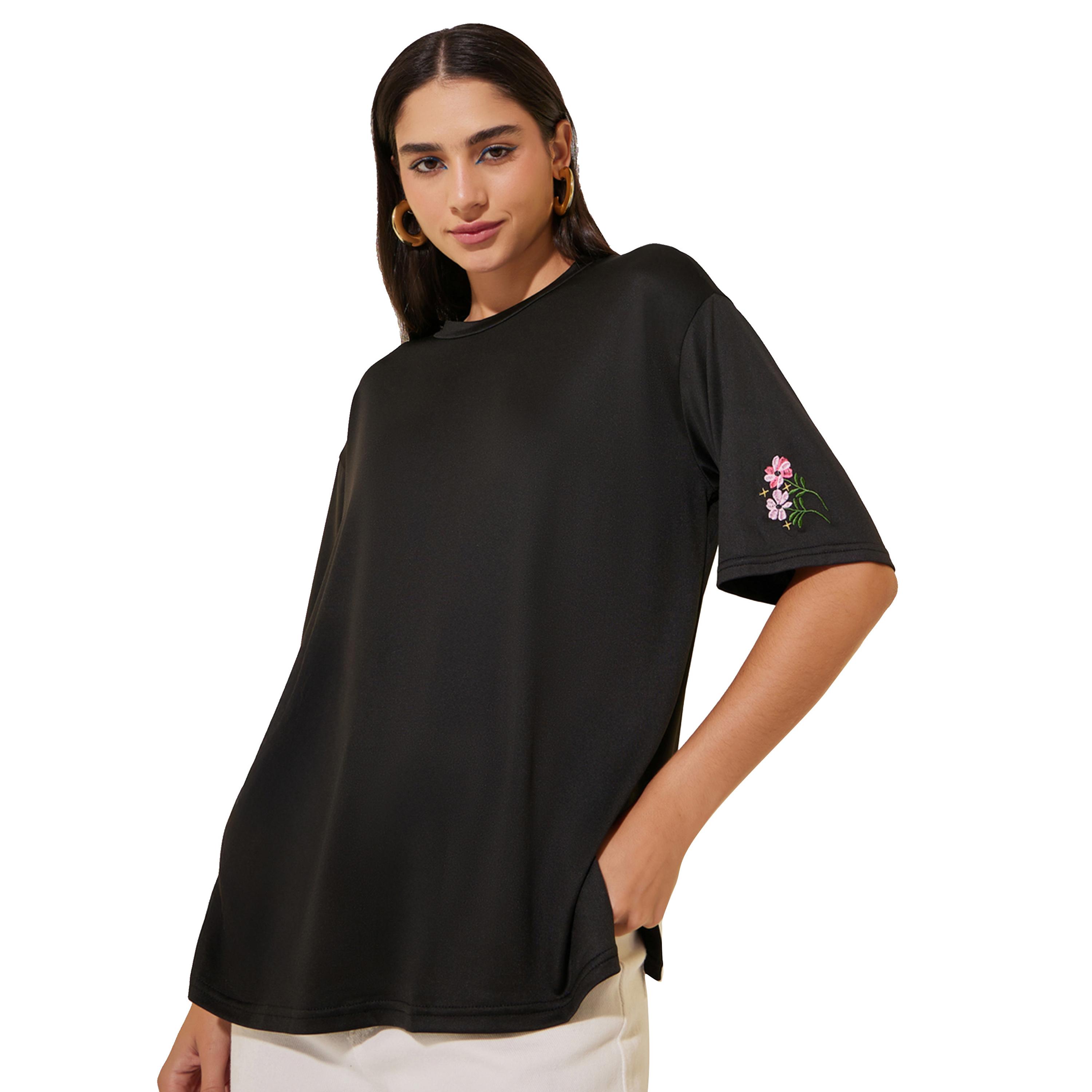 ستايلي -  تي شيرت بأكمام وياقة مستديرة وتفاصيل مطرزة-women-clothing-tshirts-image-1