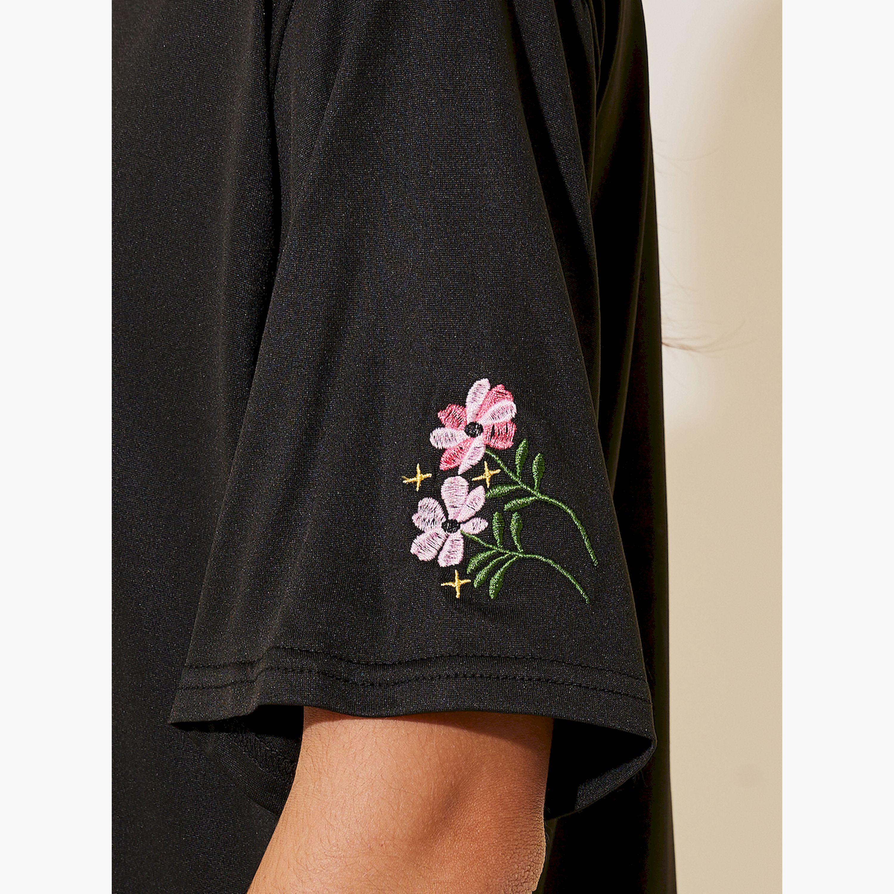 ستايلي -  تي شيرت بأكمام وياقة مستديرة وتفاصيل مطرزة-women-clothing-tshirts-image-3