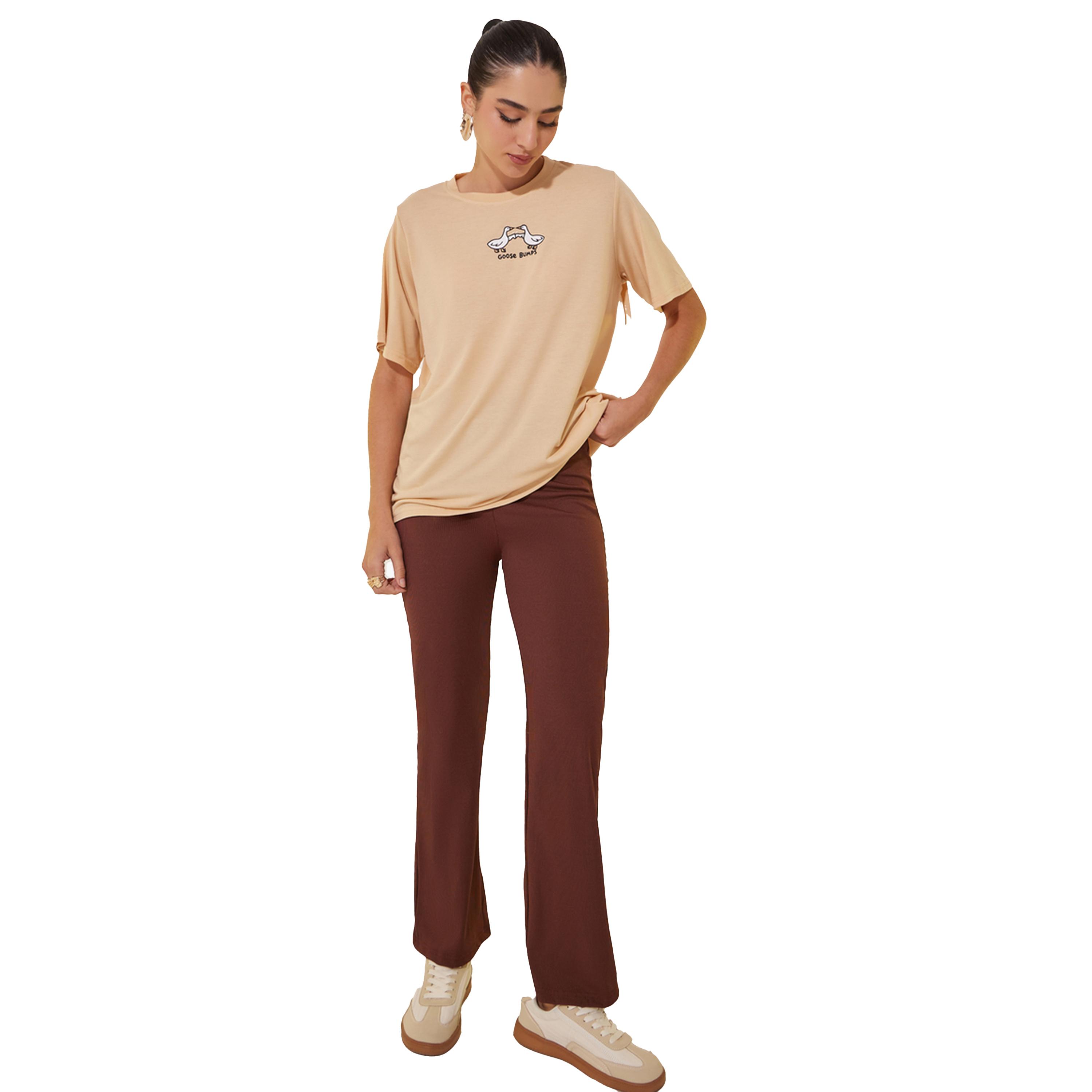 ستايلي -  تي شيرت برسومات جرافيكية وأكمام قصيرة ورقبة دائرية-women-clothing-tshirts-image-2