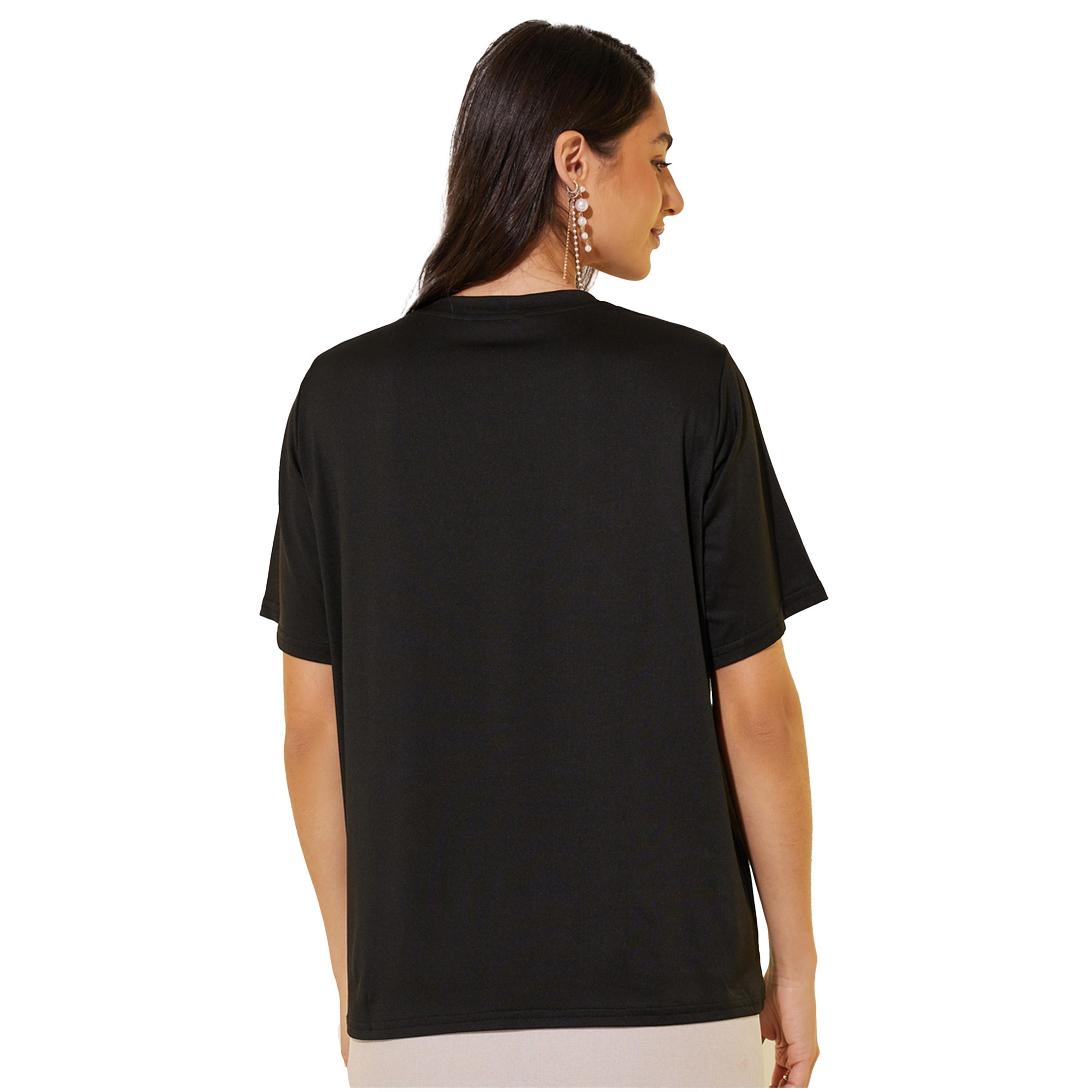 ستايلي -  تي شيرت بقصّة عادية ورقبة مستديرة وطبعة شعار-women-clothing-tshirts-image-5