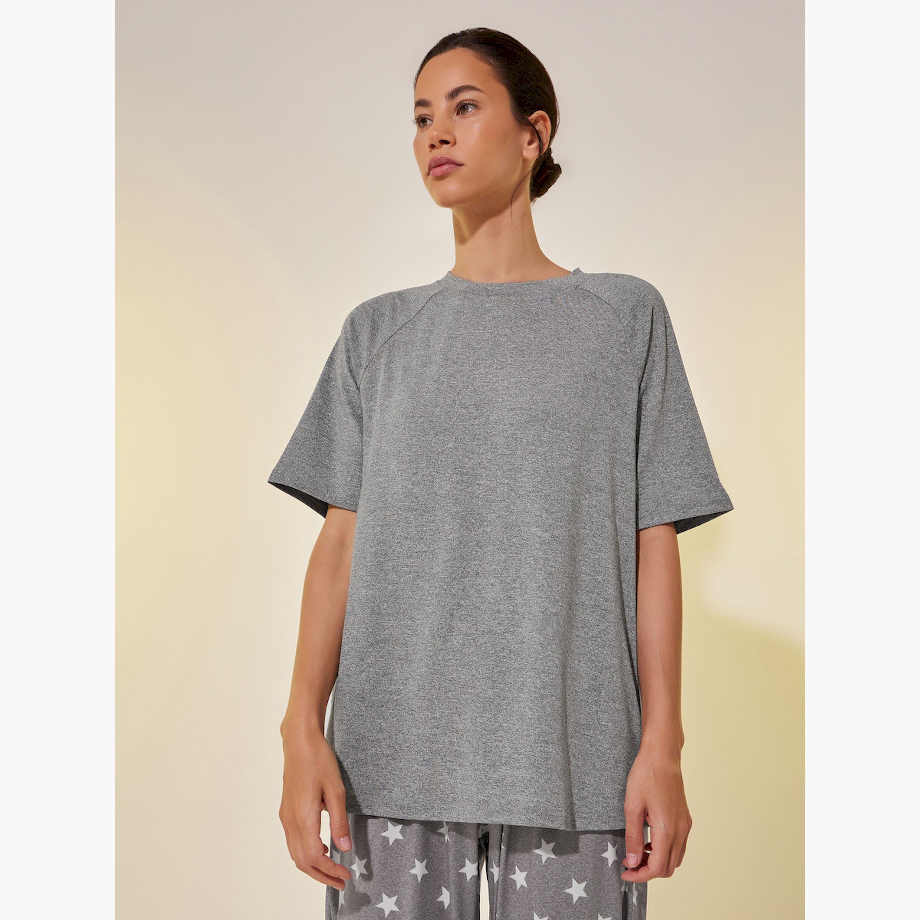 ستايلي - طقم تي شيرت بأكمام قصيرة ورقبة دائرية مع بنطال رياضي-women-clothing-nightwear-pyjamas-longsets-image-2