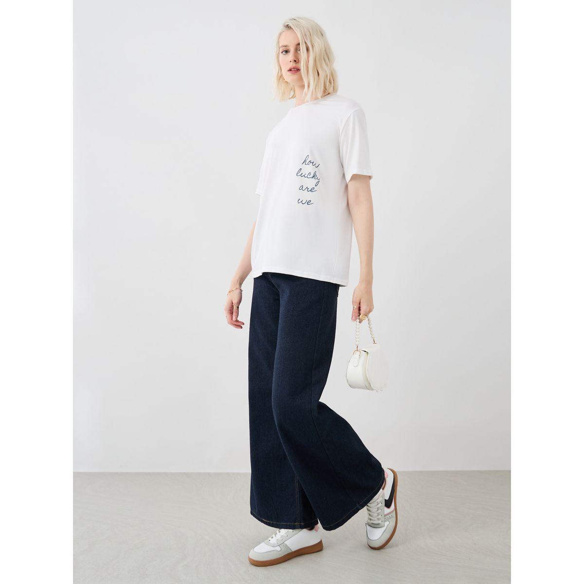 تيشيرت بياقة دائرية وطبعة كتابة-women-clothing-tshirts-image-2
