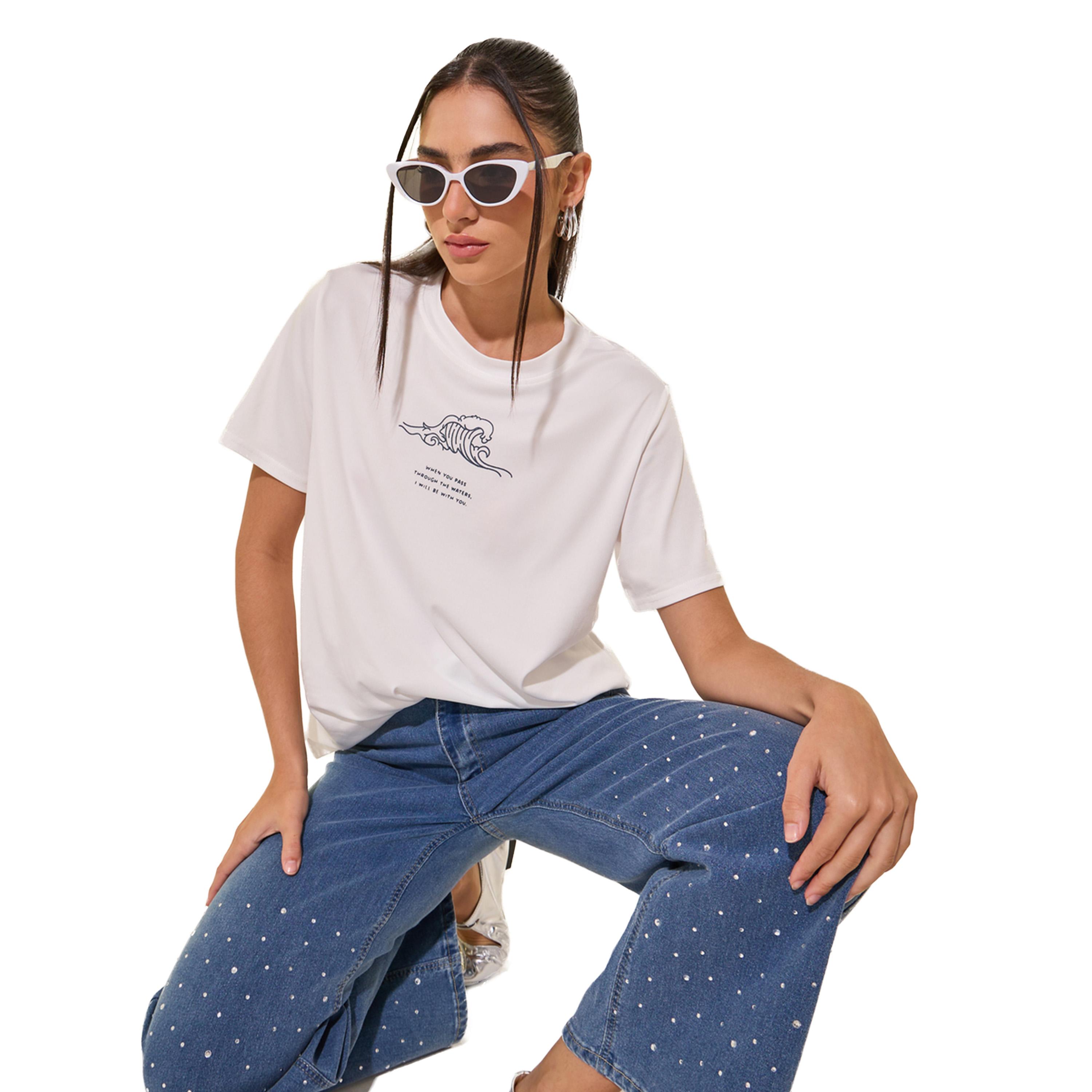 ستايلي -  تي شيرت نسائي أبيض بقصة عادية وياقة مستديرة وطبعة شعار-women-clothing-tshirts-image-1